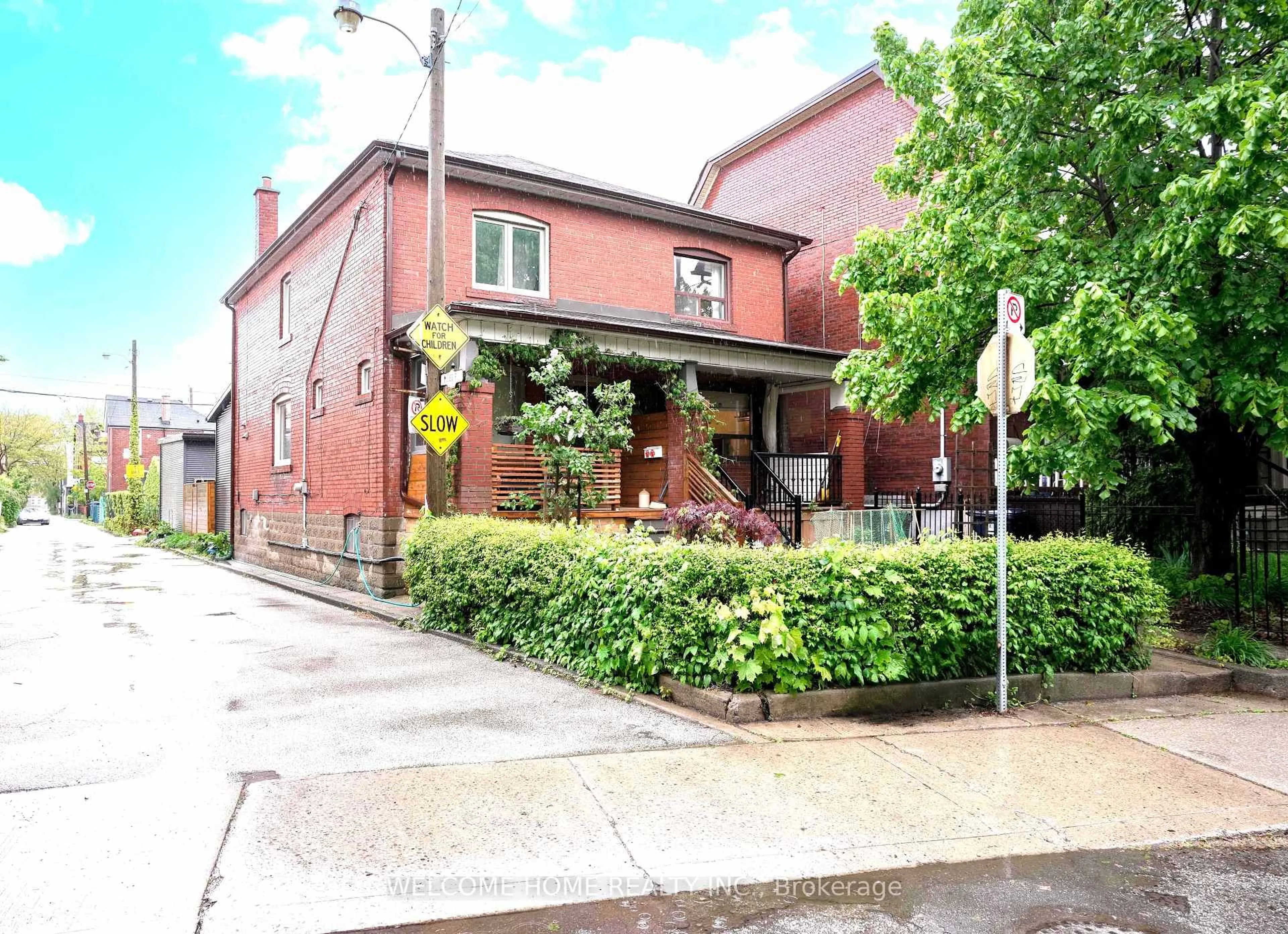 Patio, street for 57A Melville Ave, Toronto Ontario M6G 1Y3