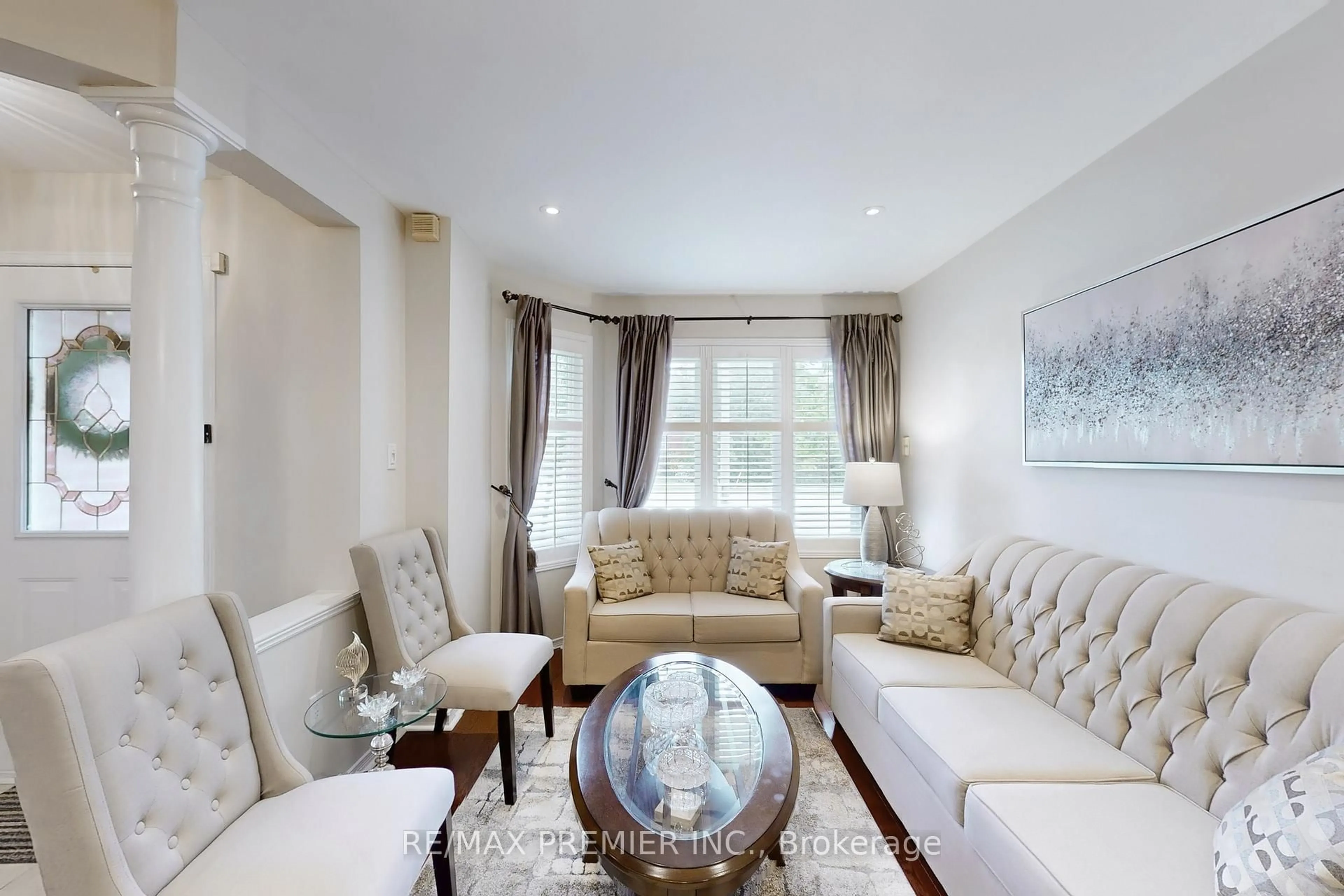 Living room with furniture, unknown for 2210 Westoak Trails Blvd, Oakville Ontario L6M 3L3