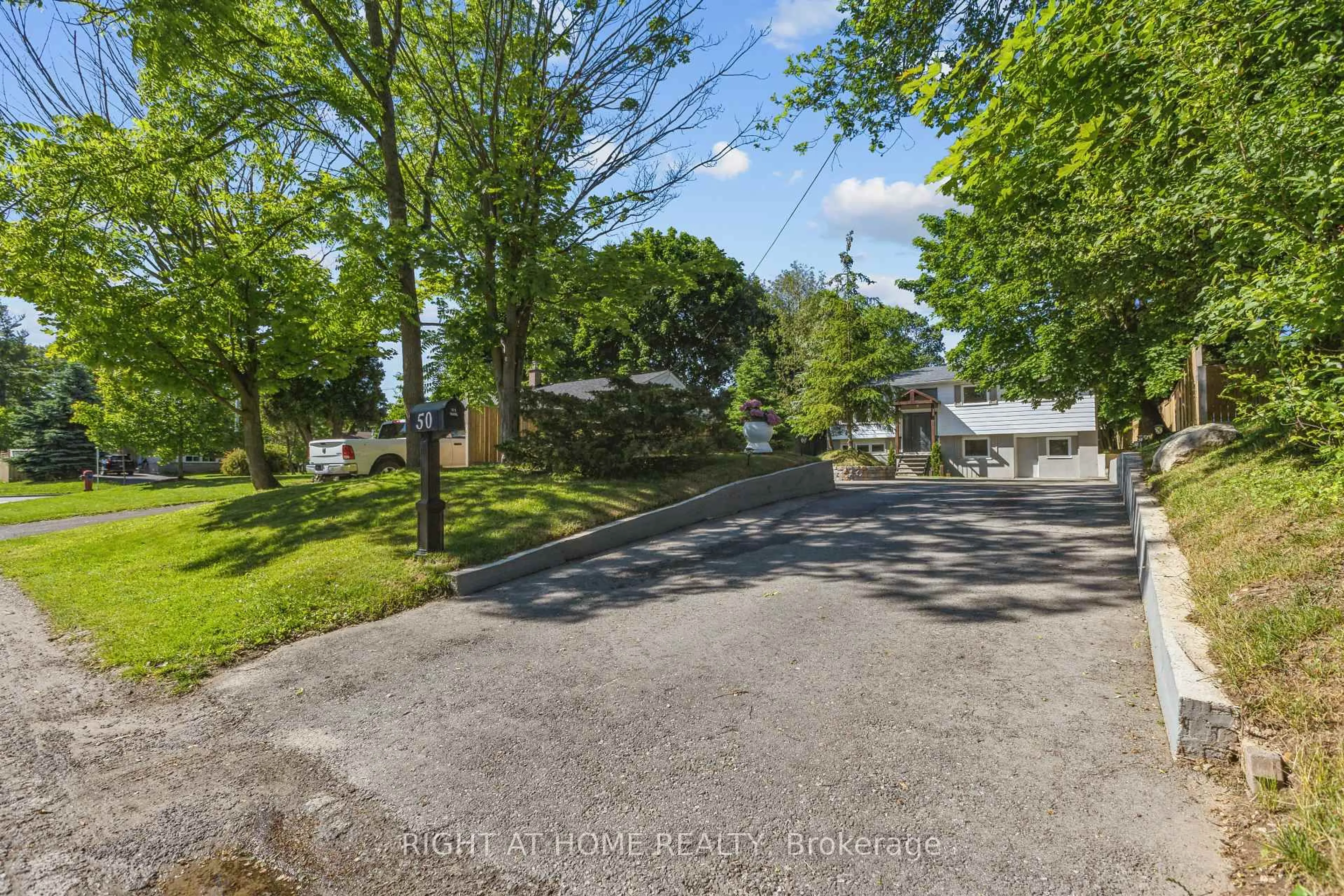 A pic from outside/outdoor area/front of a property/back of a property/a pic from drone, street for 50 Bythia St, Orangeville Ontario L9W 2S3