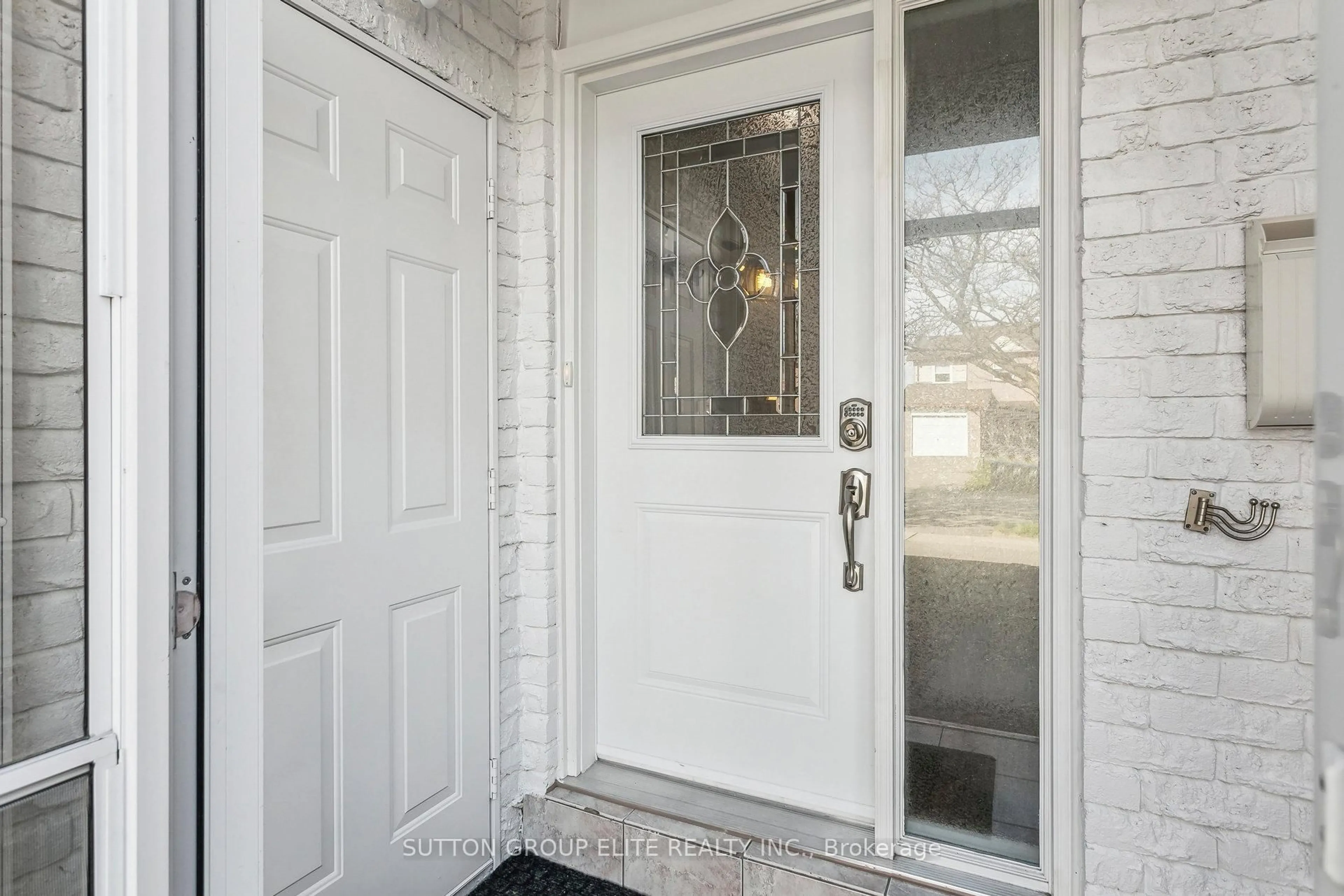 Indoor entryway for 193 Ashridge Pl, Mississauga Ontario L4Z 1K6