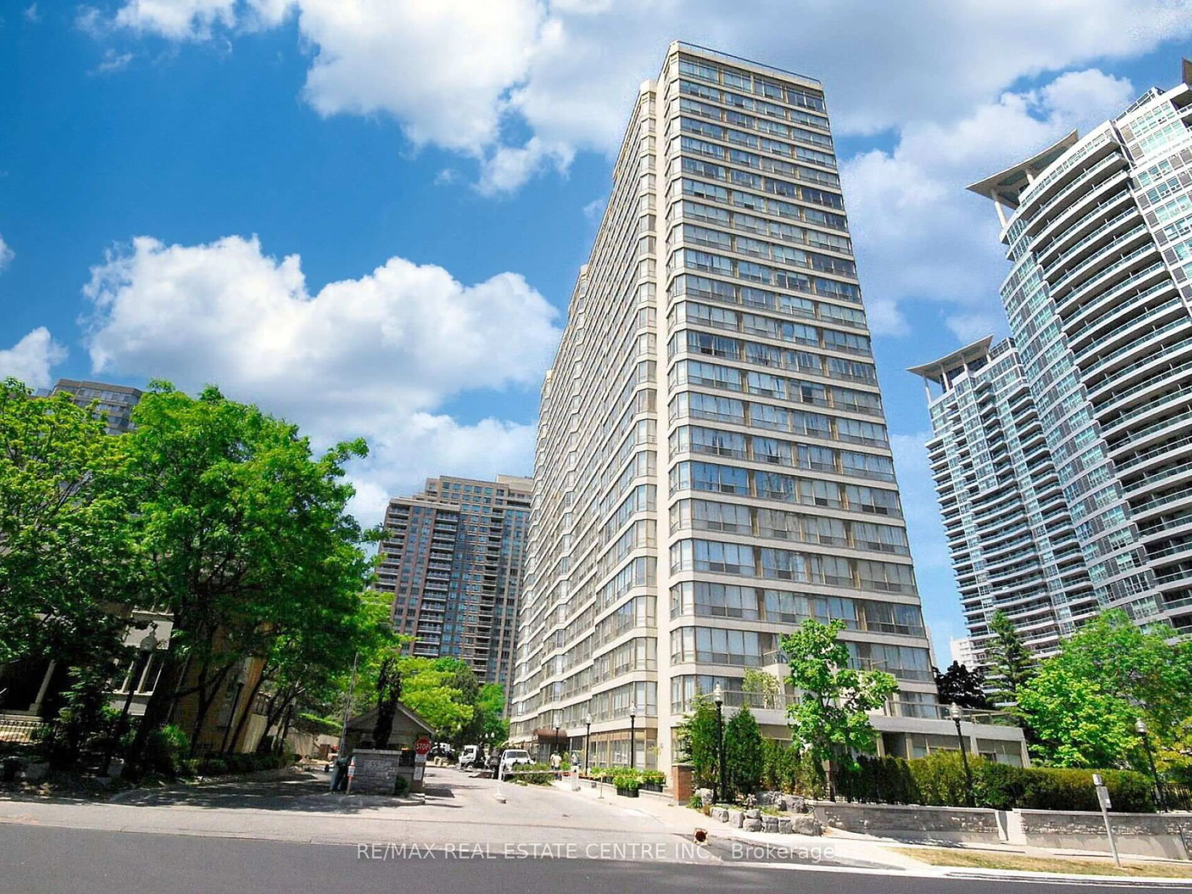 Patio, street for 55 Elm Dr #1404, Mississauga Ontario L5B 3Z3