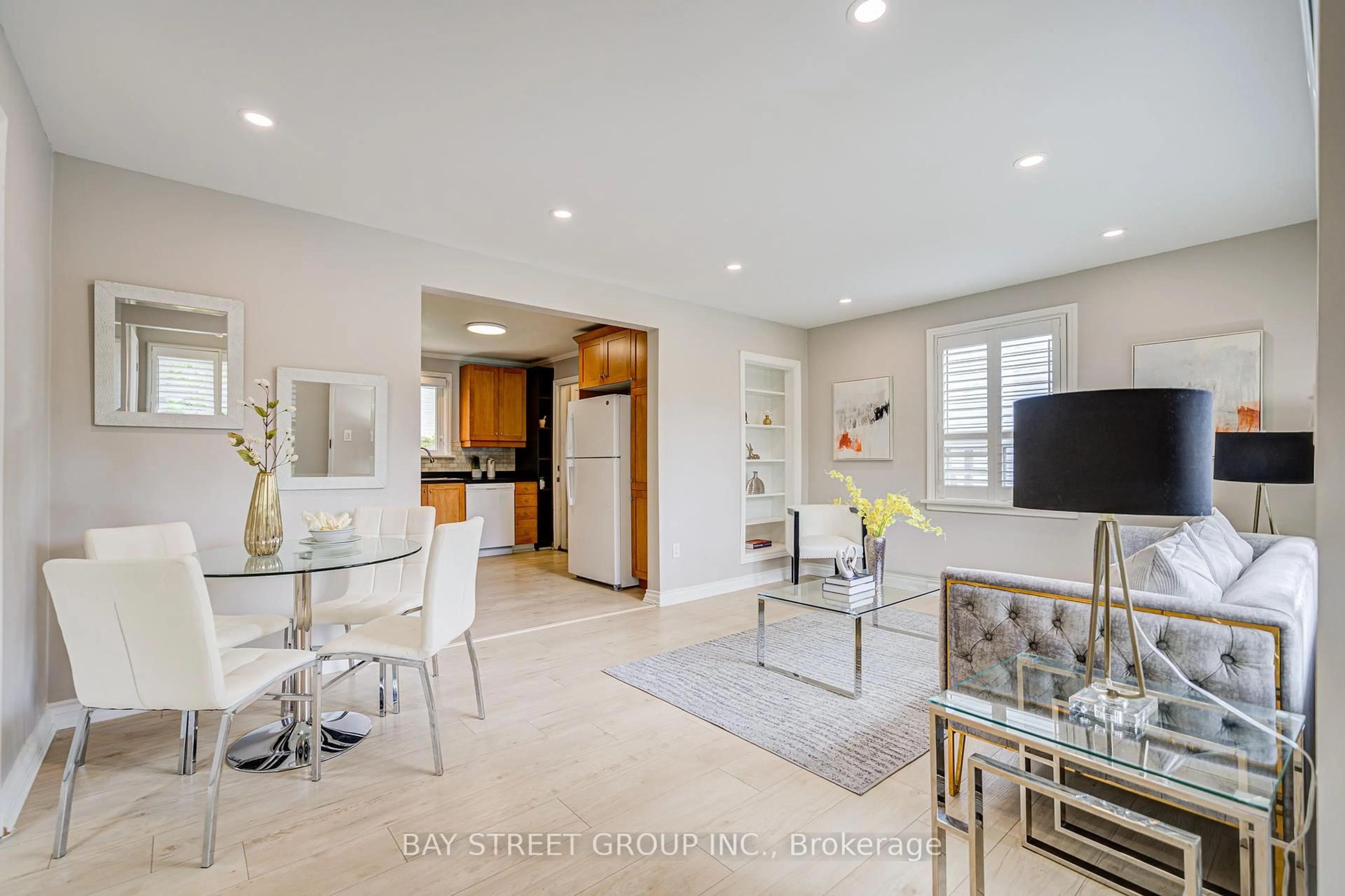 Open concept kitchen, ceramic/tile floor for 23 Washington Ave, Oakville Ontario L6K 1W5