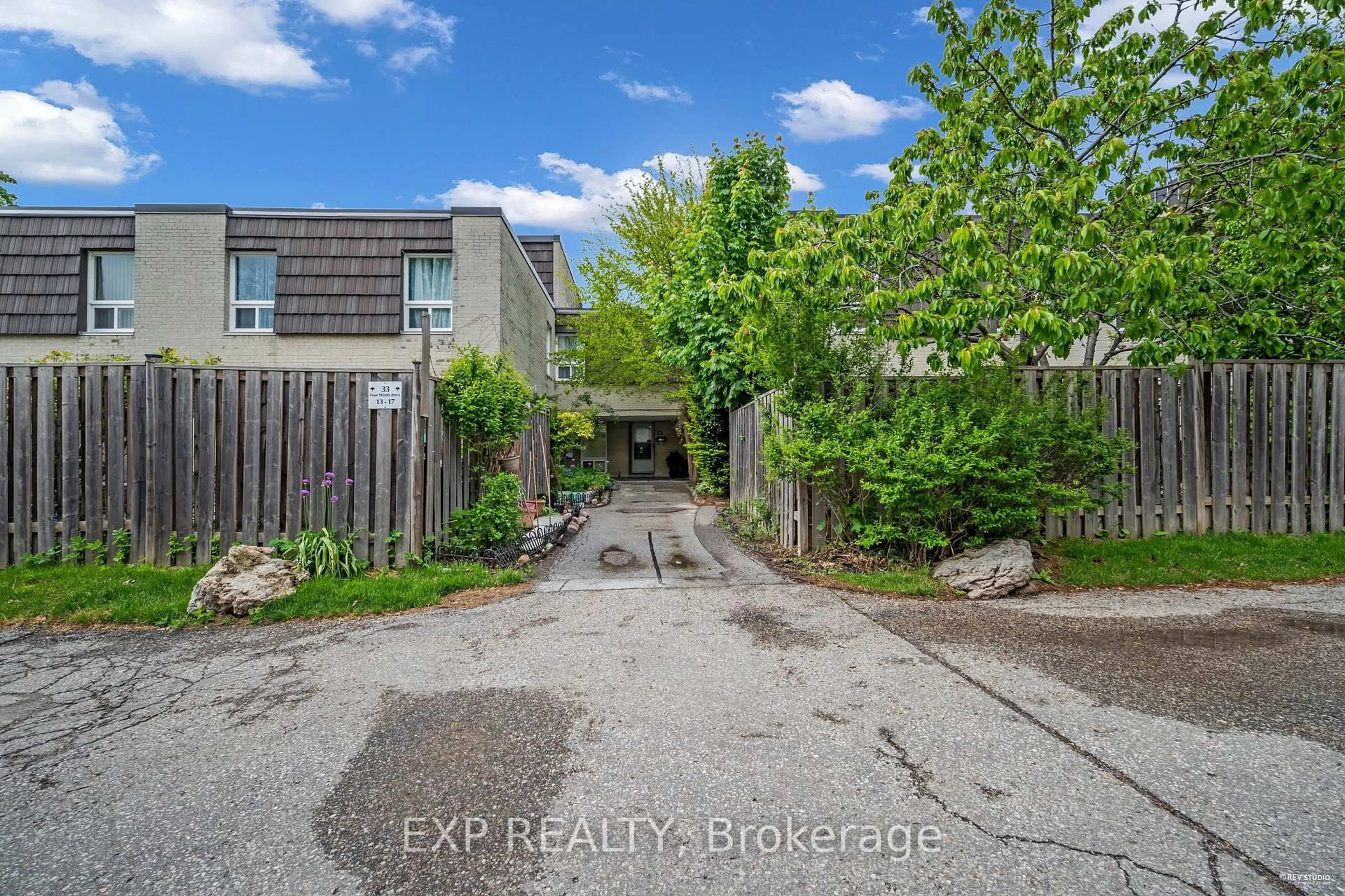 A pic from outside/outdoor area/front of a property/back of a property/a pic from drone, street for 33 Four Winds Dr #14, Toronto Ontario M3J 1K7
