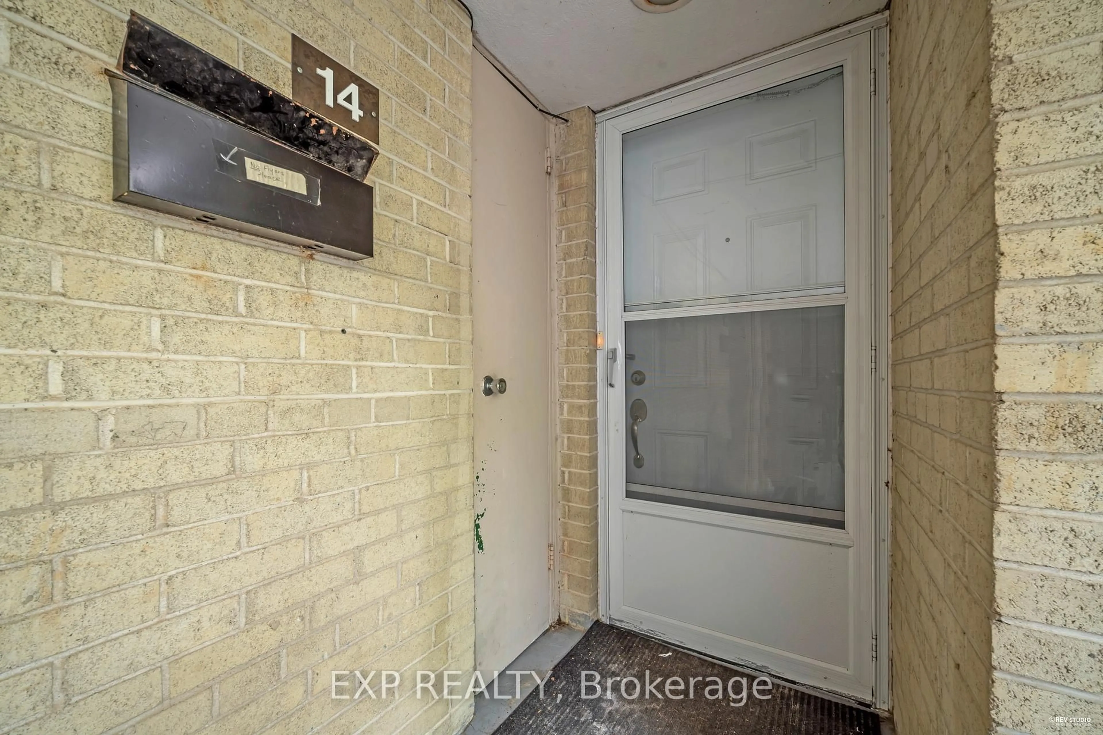 Indoor entryway for 33 Four Winds Dr #14, Toronto Ontario M3J 1K7
