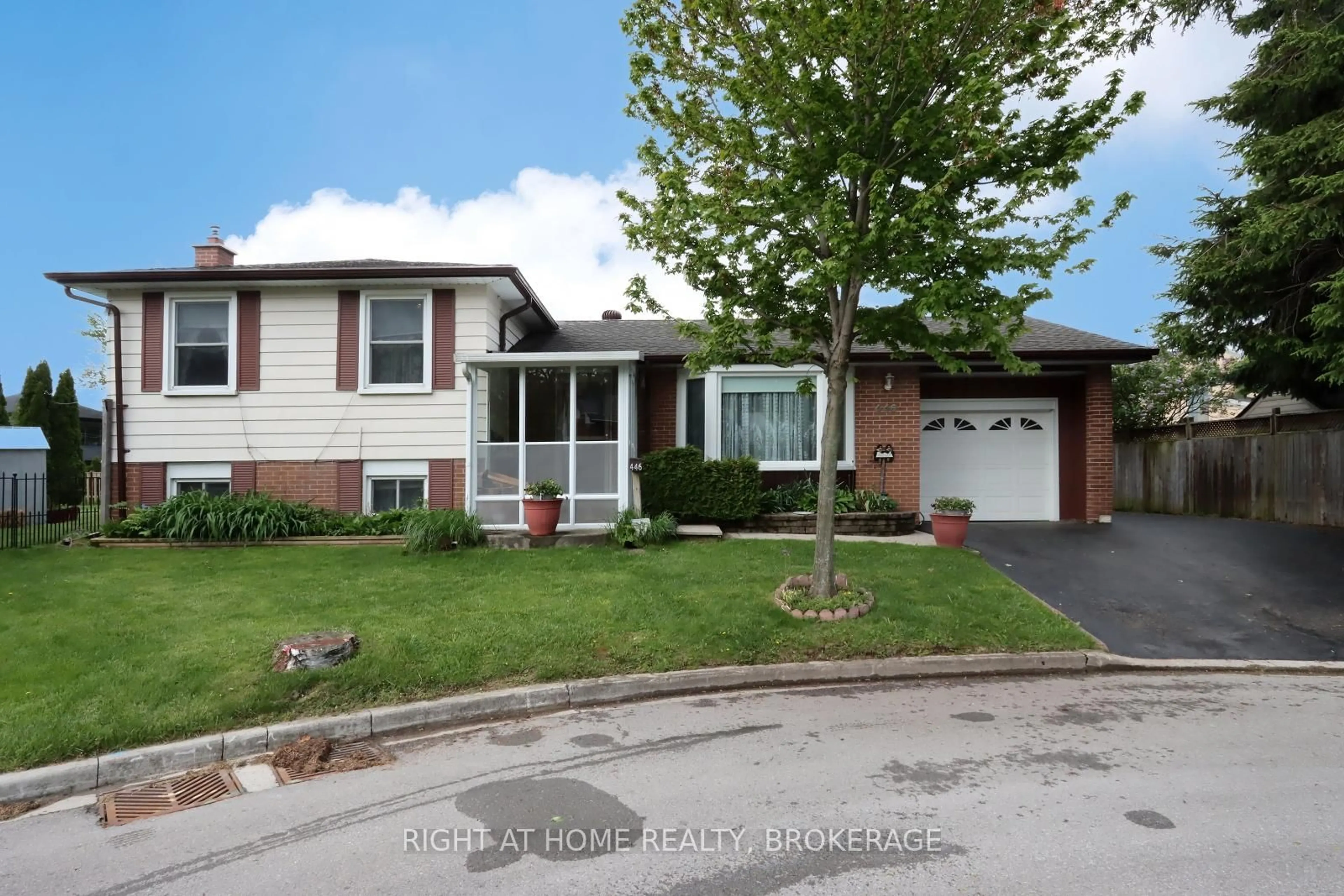 Home with vinyl exterior material, street for 446 Bower Crt, Burlington Ontario L7L 5E6