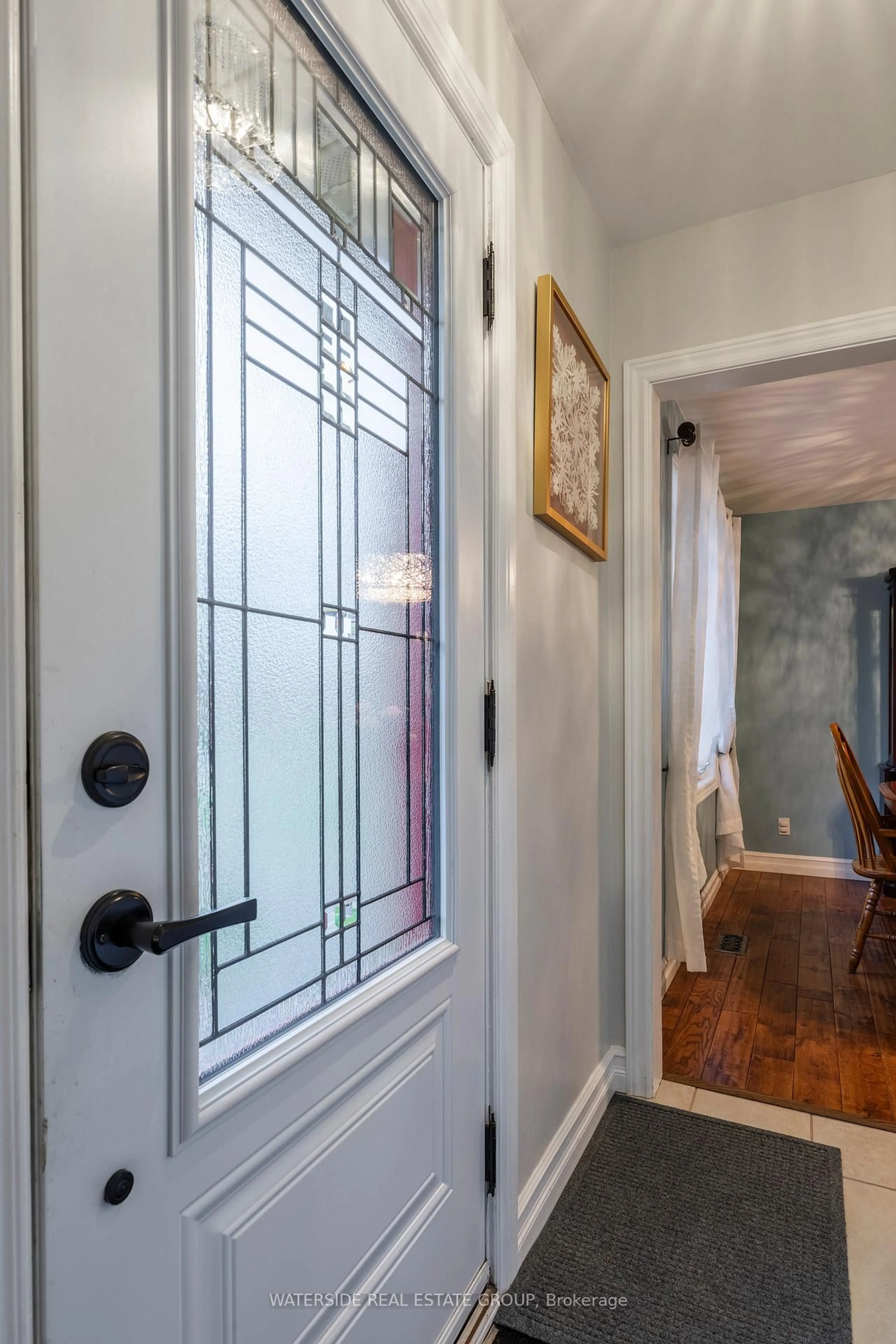 Indoor entryway for 620 Wickens Ave, Burlington Ontario L7T 3T2