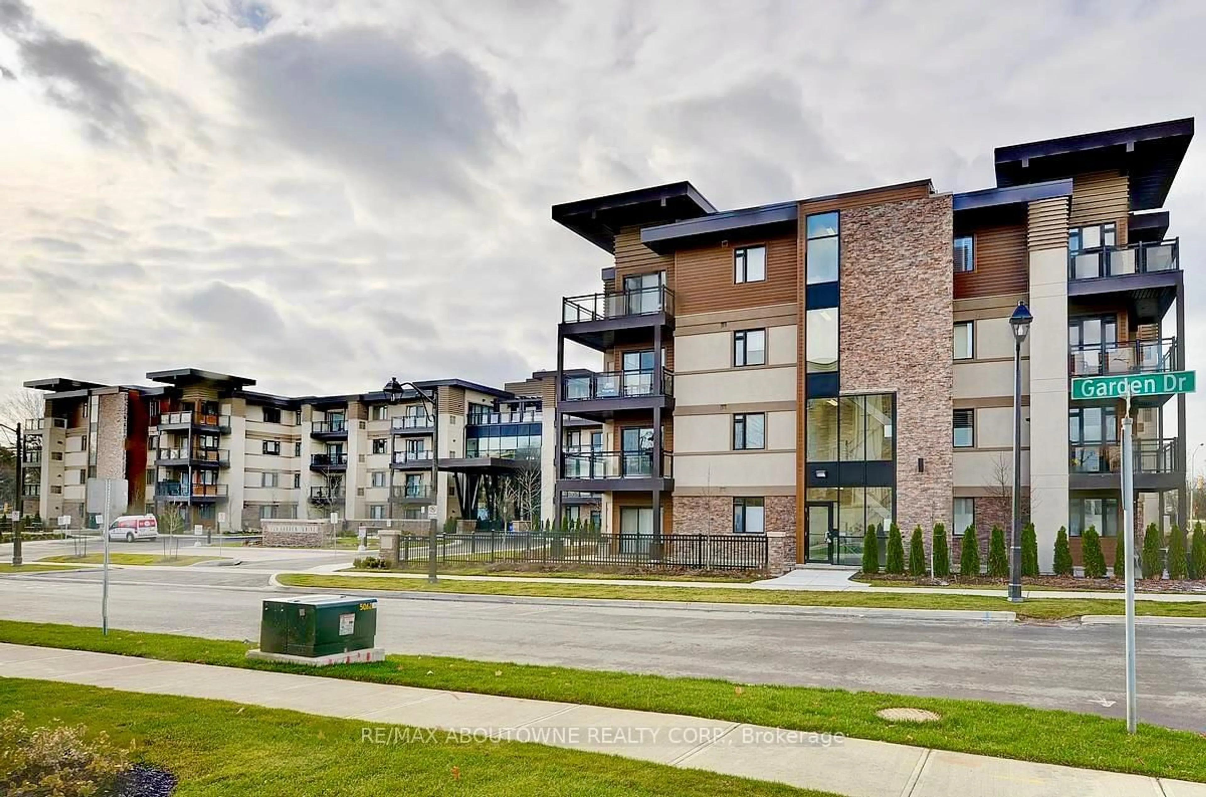 Unknown for 128 Garden Dr #207, Oakville Ontario L6K 0H7