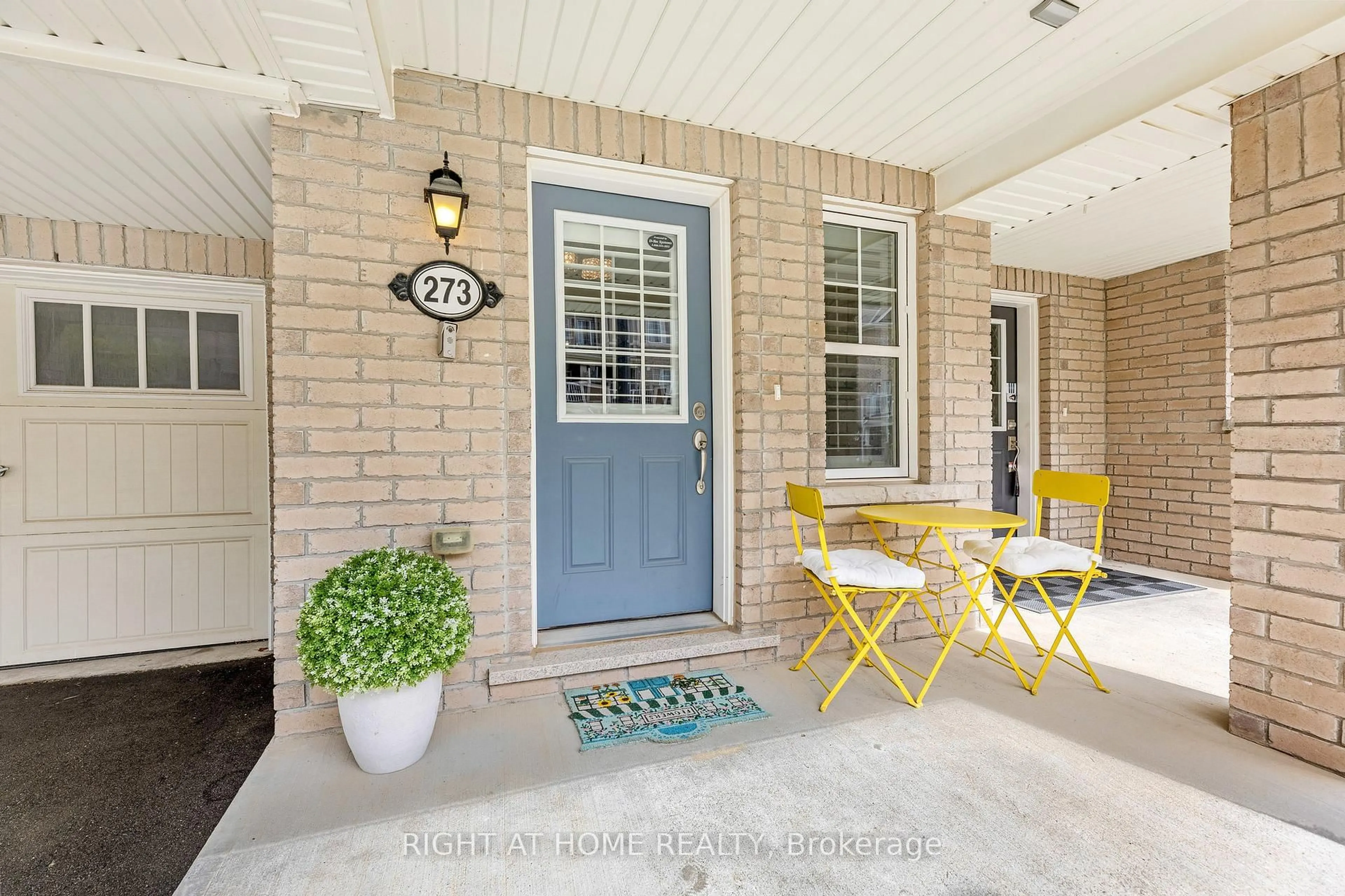 Indoor entryway for 273 Casson Pt, Milton Ontario L9E 0A1