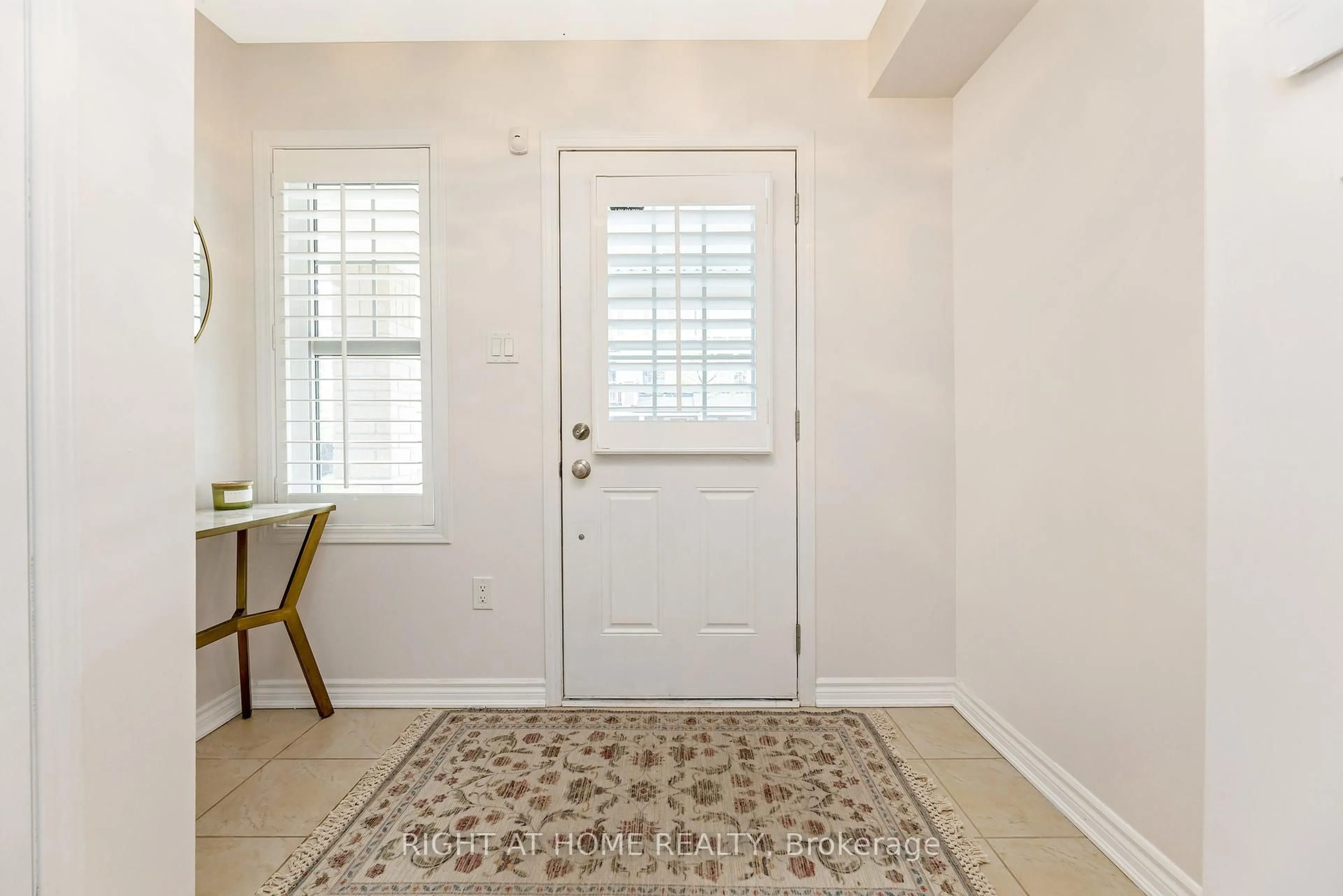 Indoor entryway for 273 Casson Pt, Milton Ontario L9E 0A1