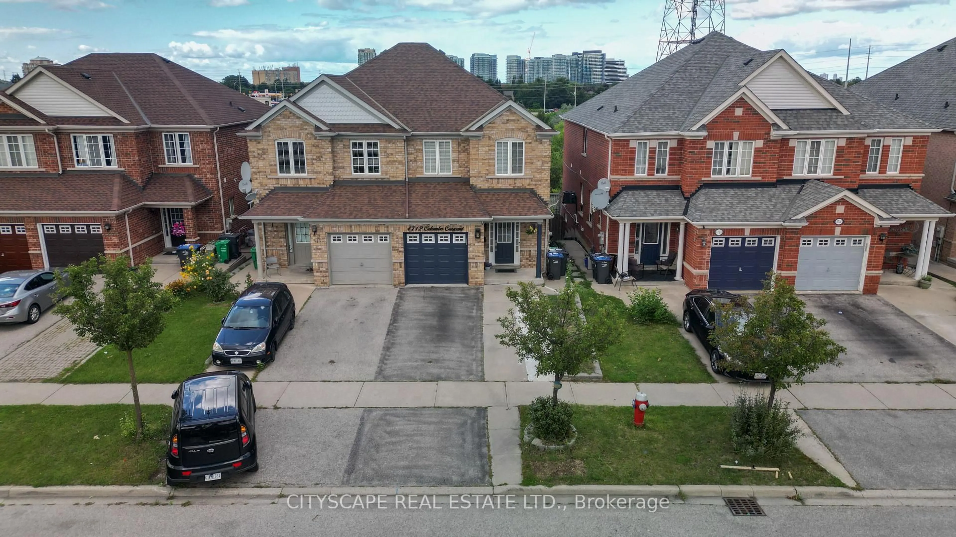 A pic from outside/outdoor area/front of a property/back of a property/a pic from drone, street for 4712 Colombo Cres, Mississauga Ontario L5M 7R4