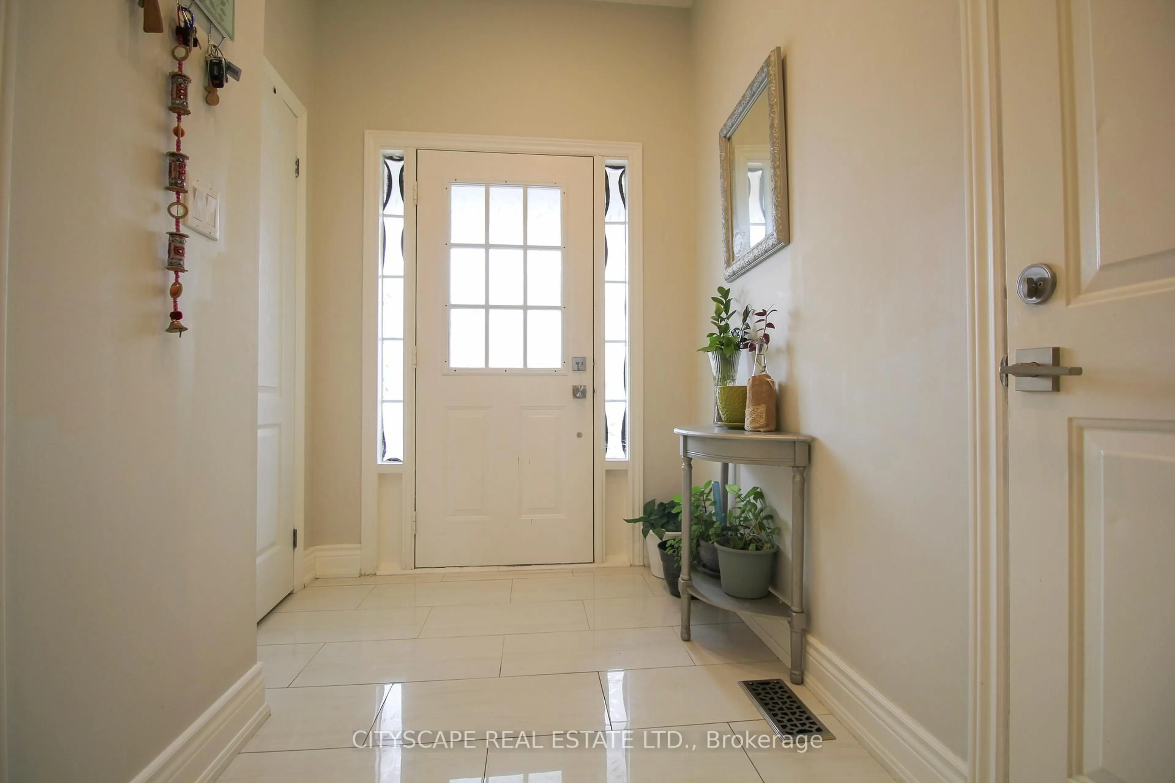Indoor entryway for 4712 Colombo Cres, Mississauga Ontario L5M 7R4