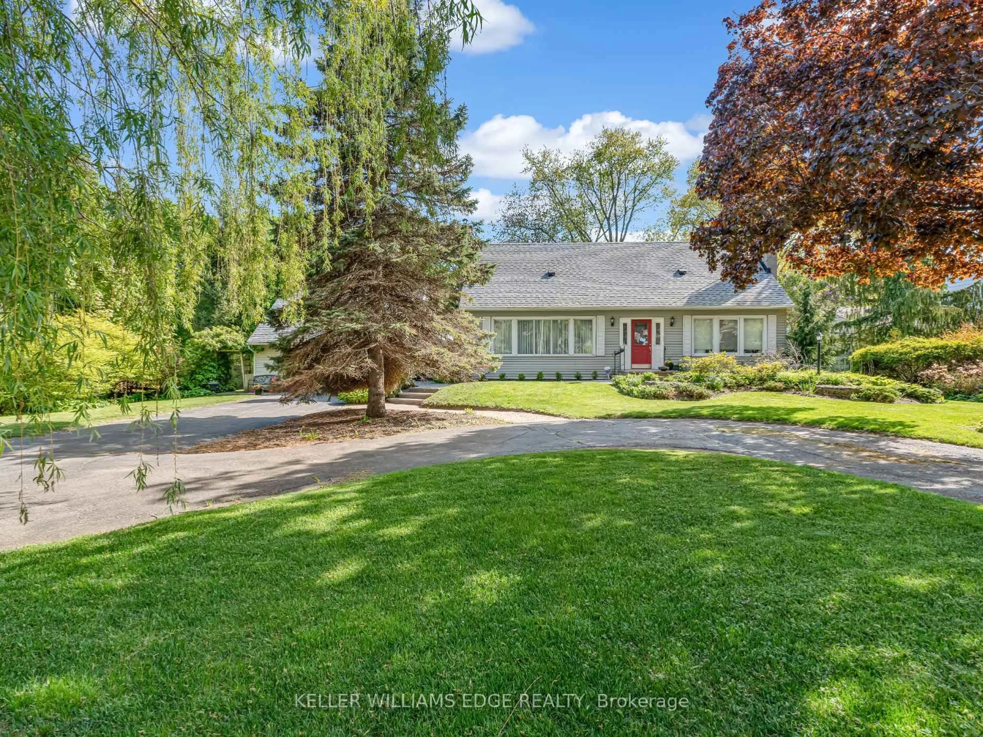 A pic from outside/outdoor area/front of a property/back of a property/a pic from drone, street for 510 Meadow Wood Rd, Mississauga Ontario L5J 2S3