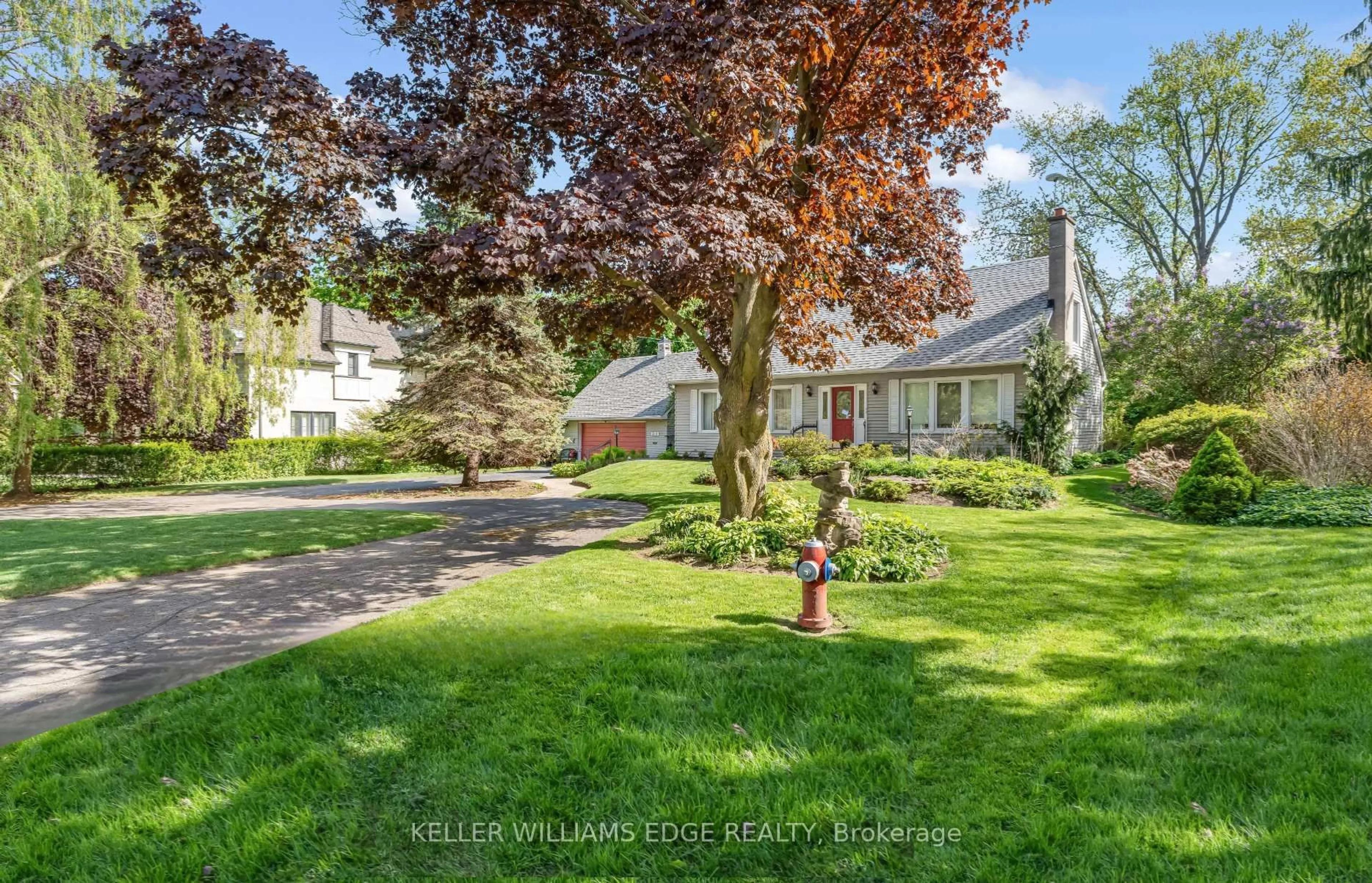 A pic from outside/outdoor area/front of a property/back of a property/a pic from drone, street for 510 Meadow Wood Rd, Mississauga Ontario L5J 2S3