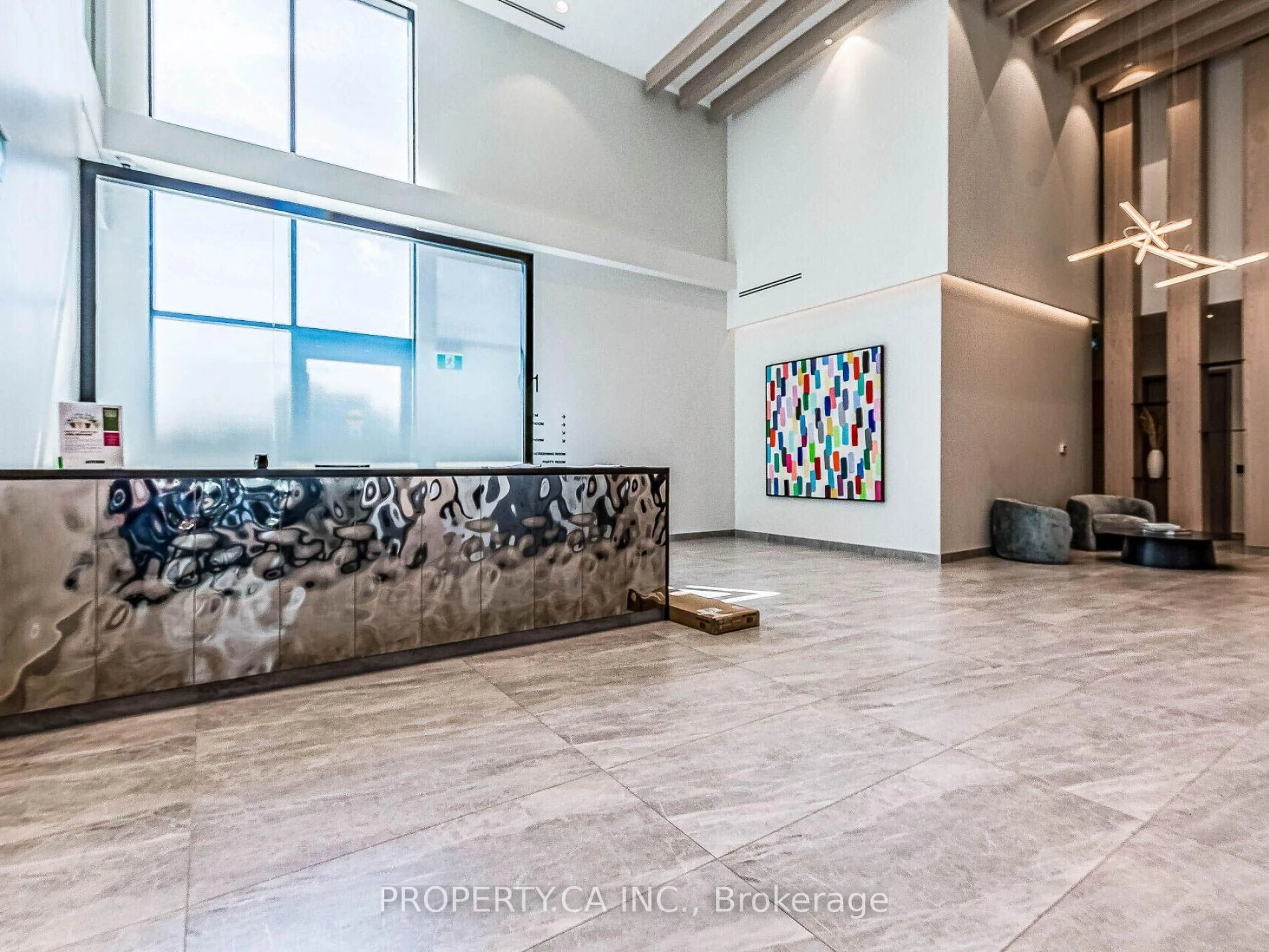 Indoor foyer for 86 Dundas St #1417, Mississauga Ontario L5A 0B1