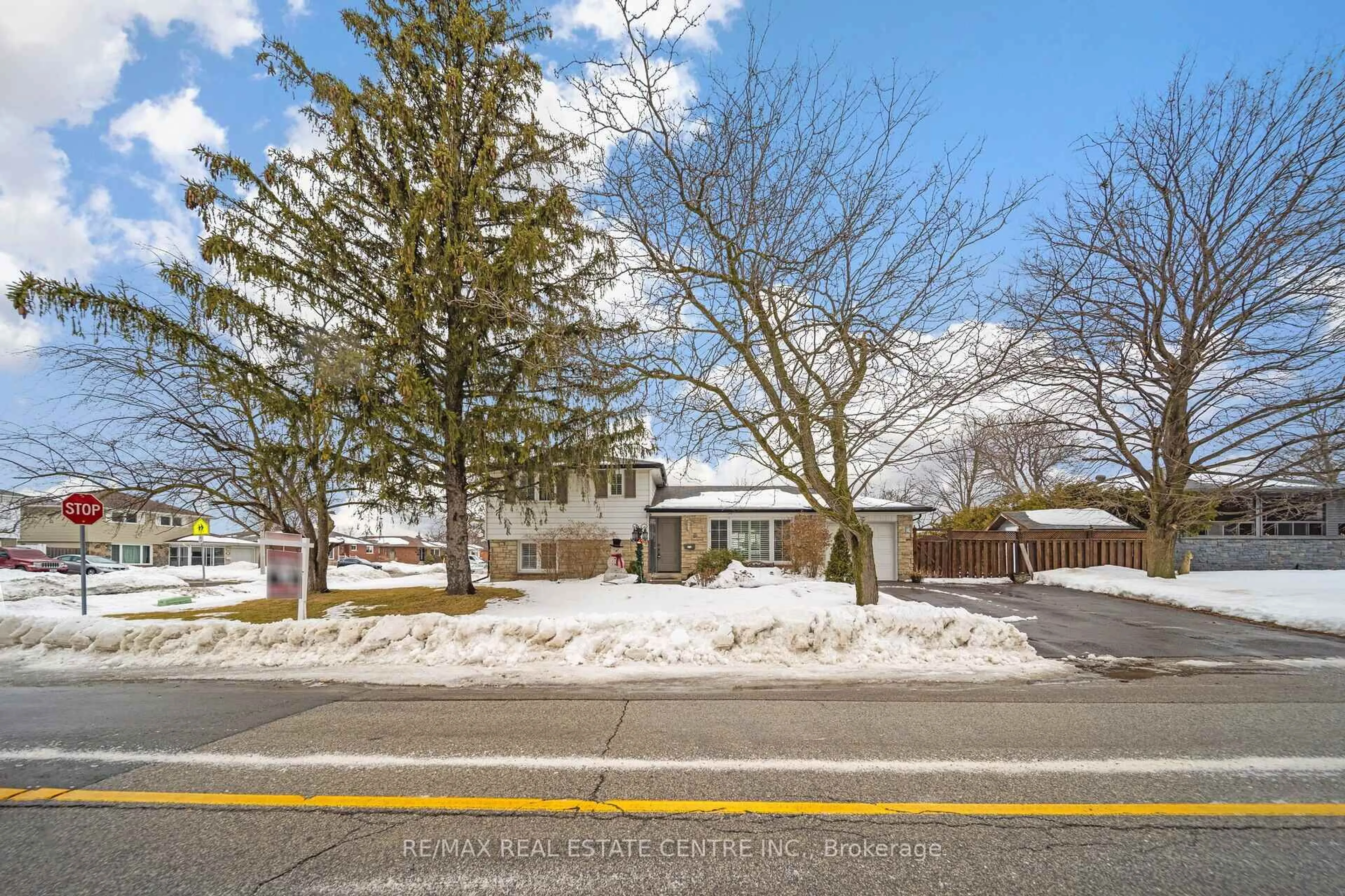Unknown for 2 Chesterfield Rd, Brampton Ontario L6W 1K9