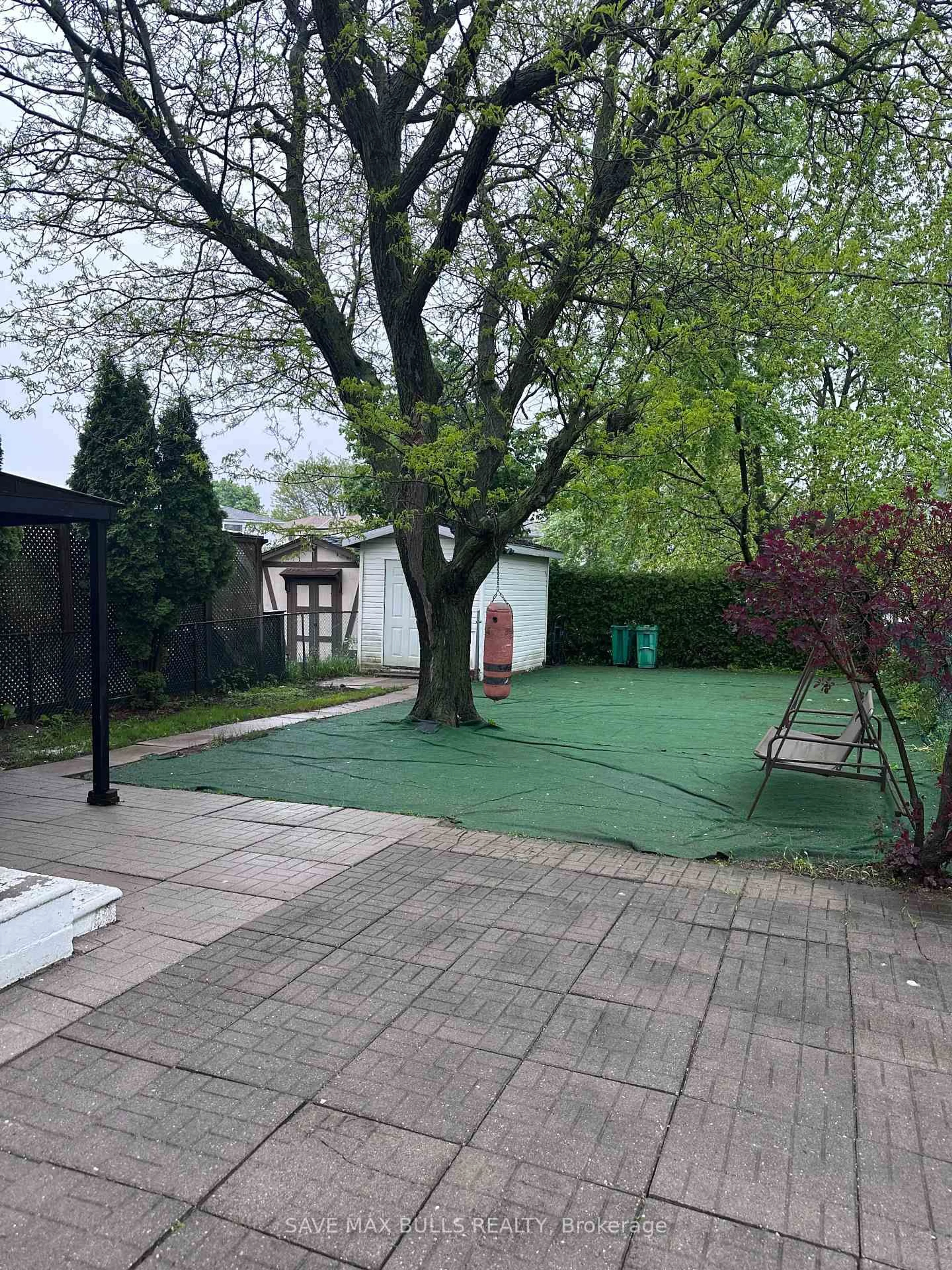 Patio, street for 41 Glenmore Cres, Brampton Ontario L6S 1H9