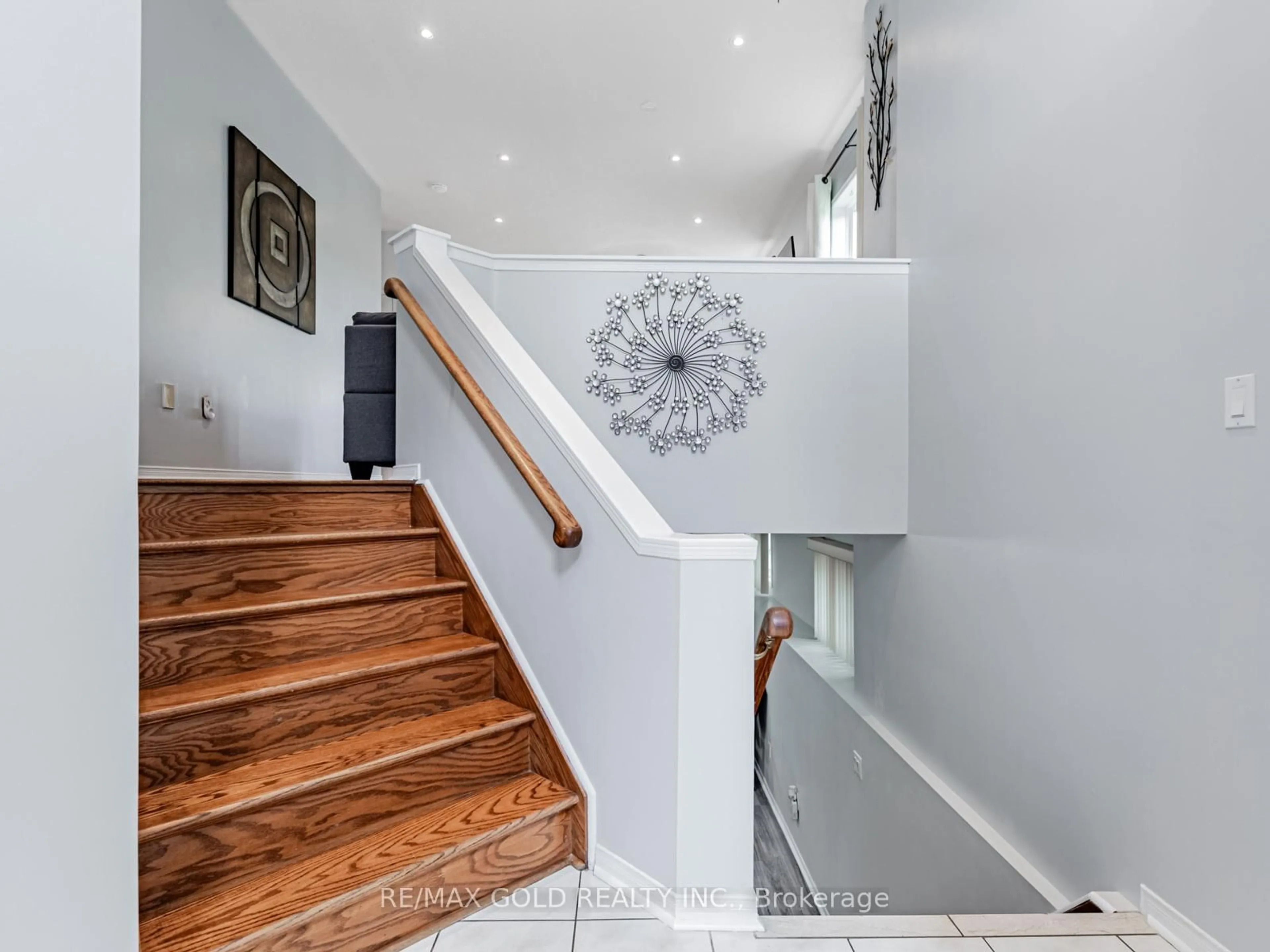 Stairs for 34 Sundridge St, Brampton Ontario L7A 2J9
