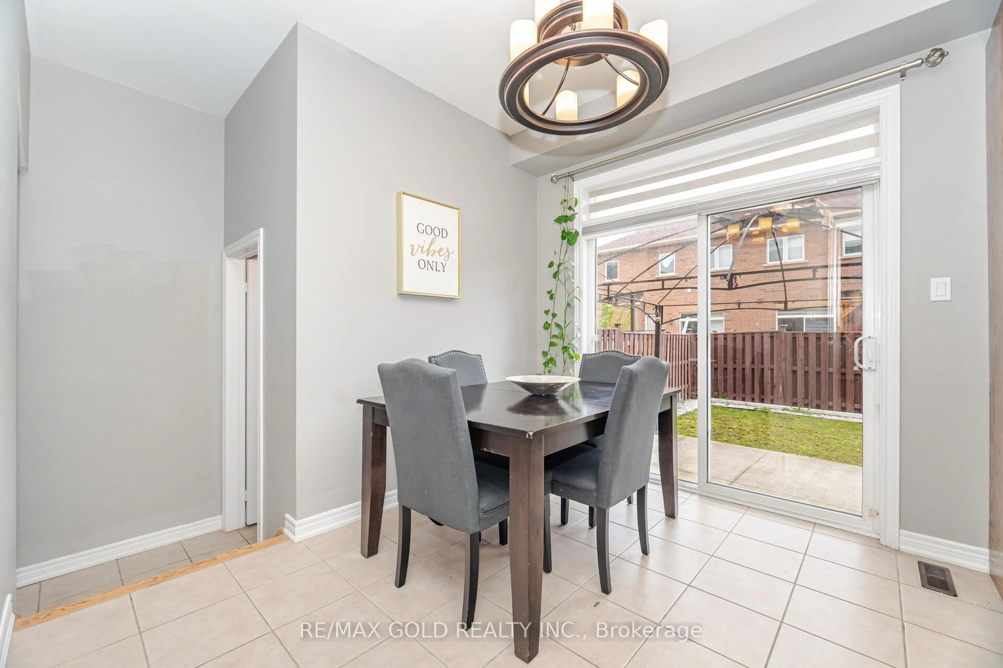 Dining room, ceramic/tile floor for 13 Fawson Cove Way, Brampton Ontario L6R 0G7