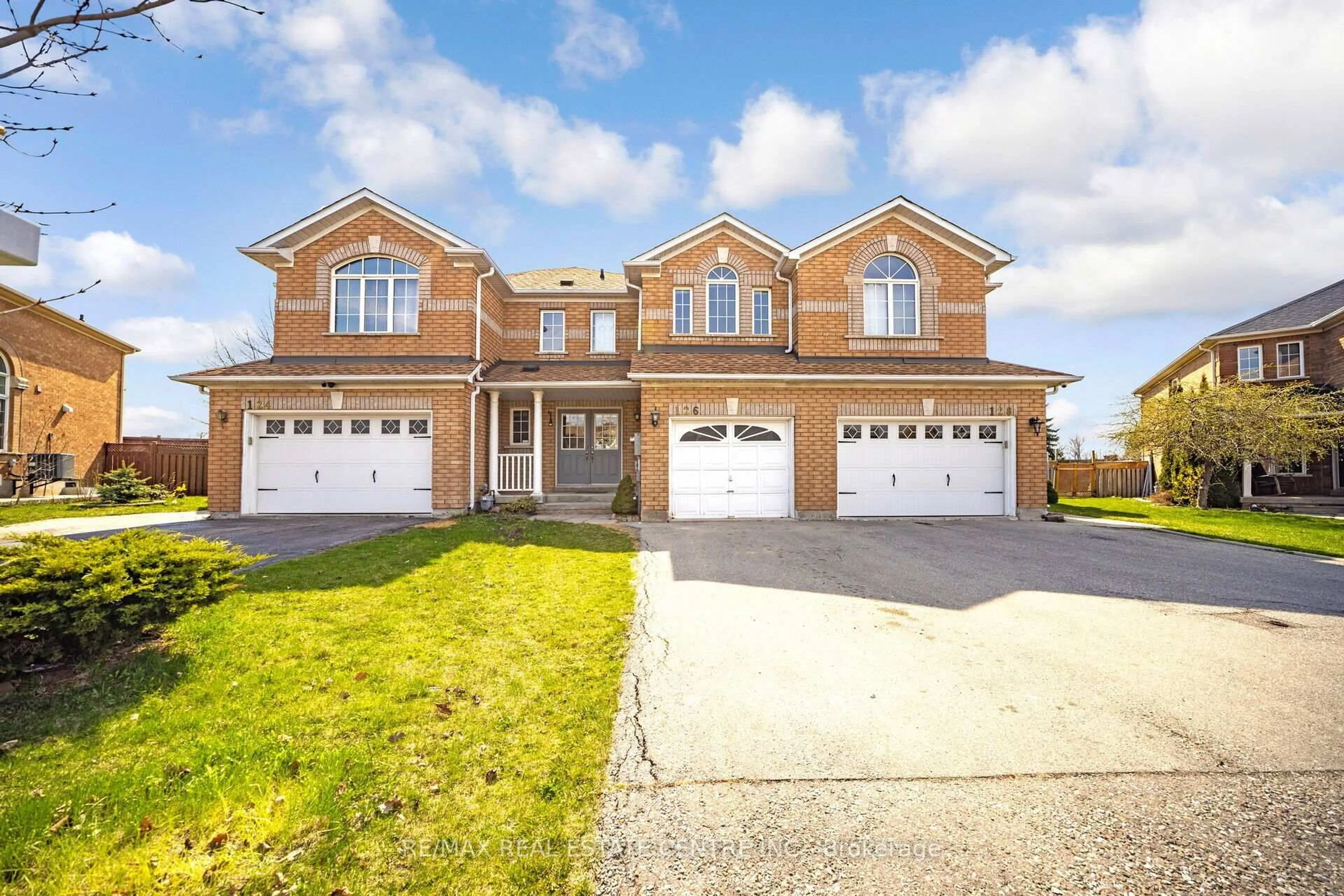 Home with brick exterior material, street for 126 Sandyshores Dr, Brampton Ontario L6R 2M3