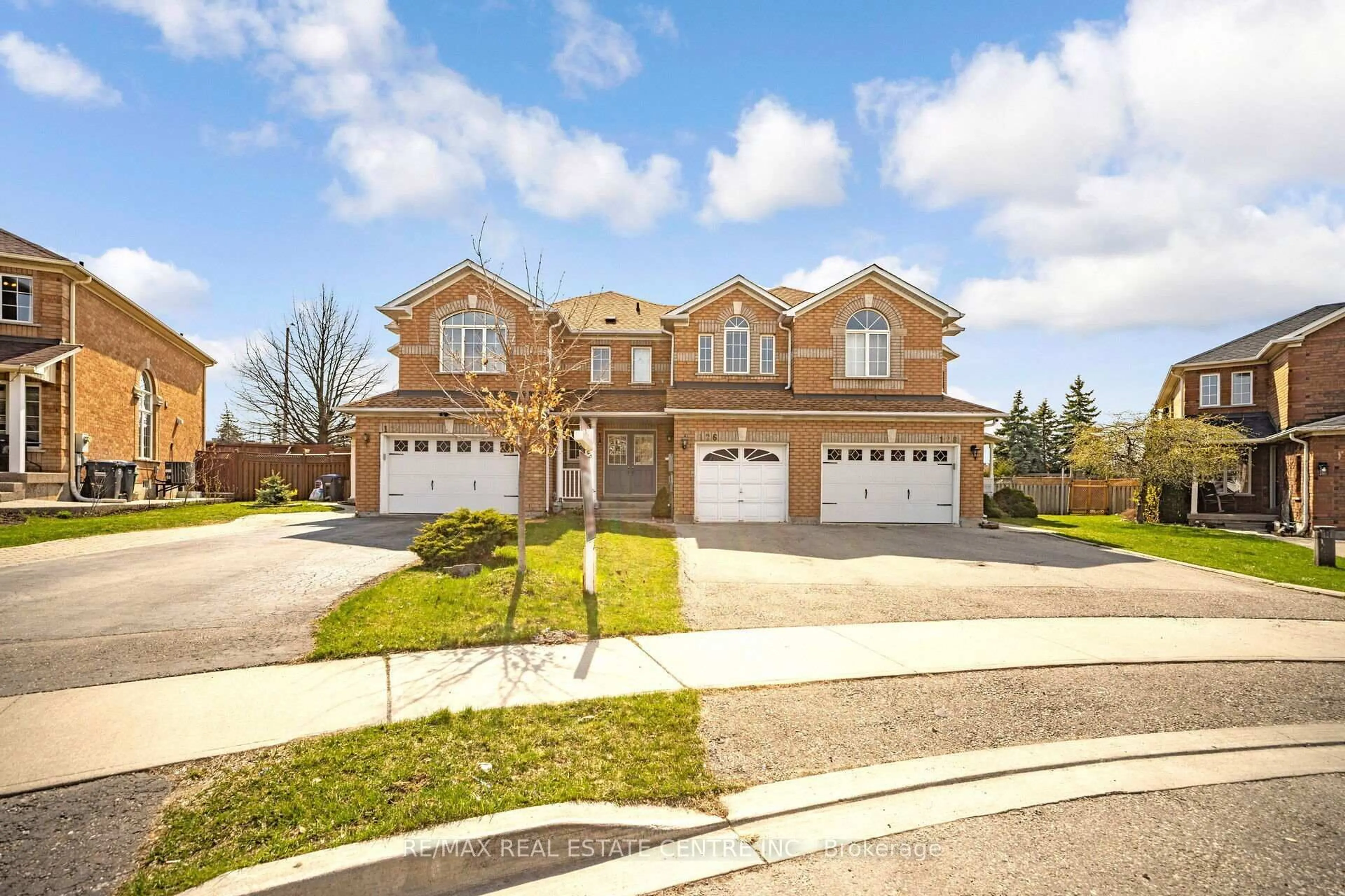 Home with brick exterior material, street for 126 Sandyshores Dr, Brampton Ontario L6R 2M3