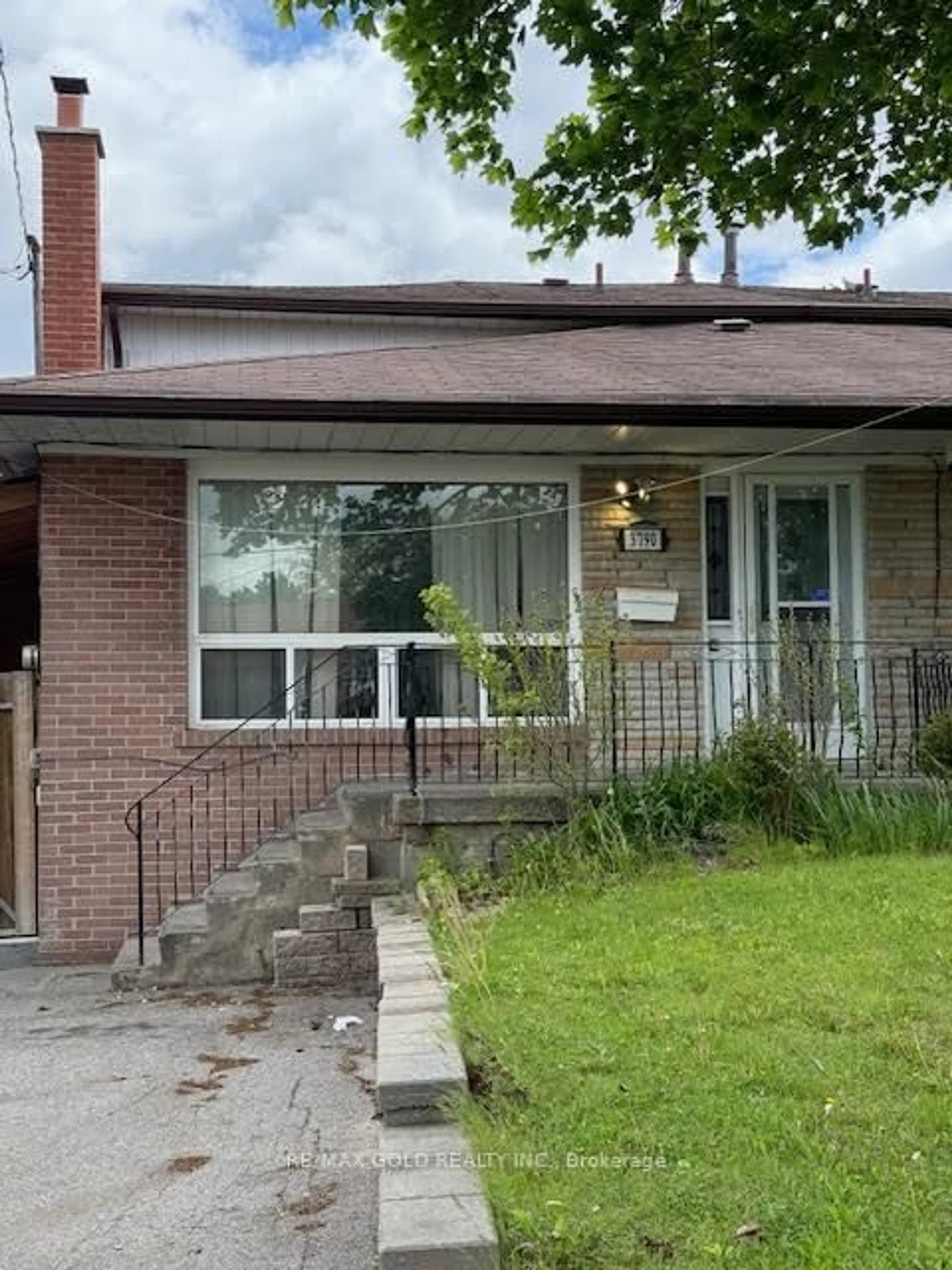 Home with brick exterior material, street for 3790 Morning Star Dr, Mississauga Ontario L4T 1Y9