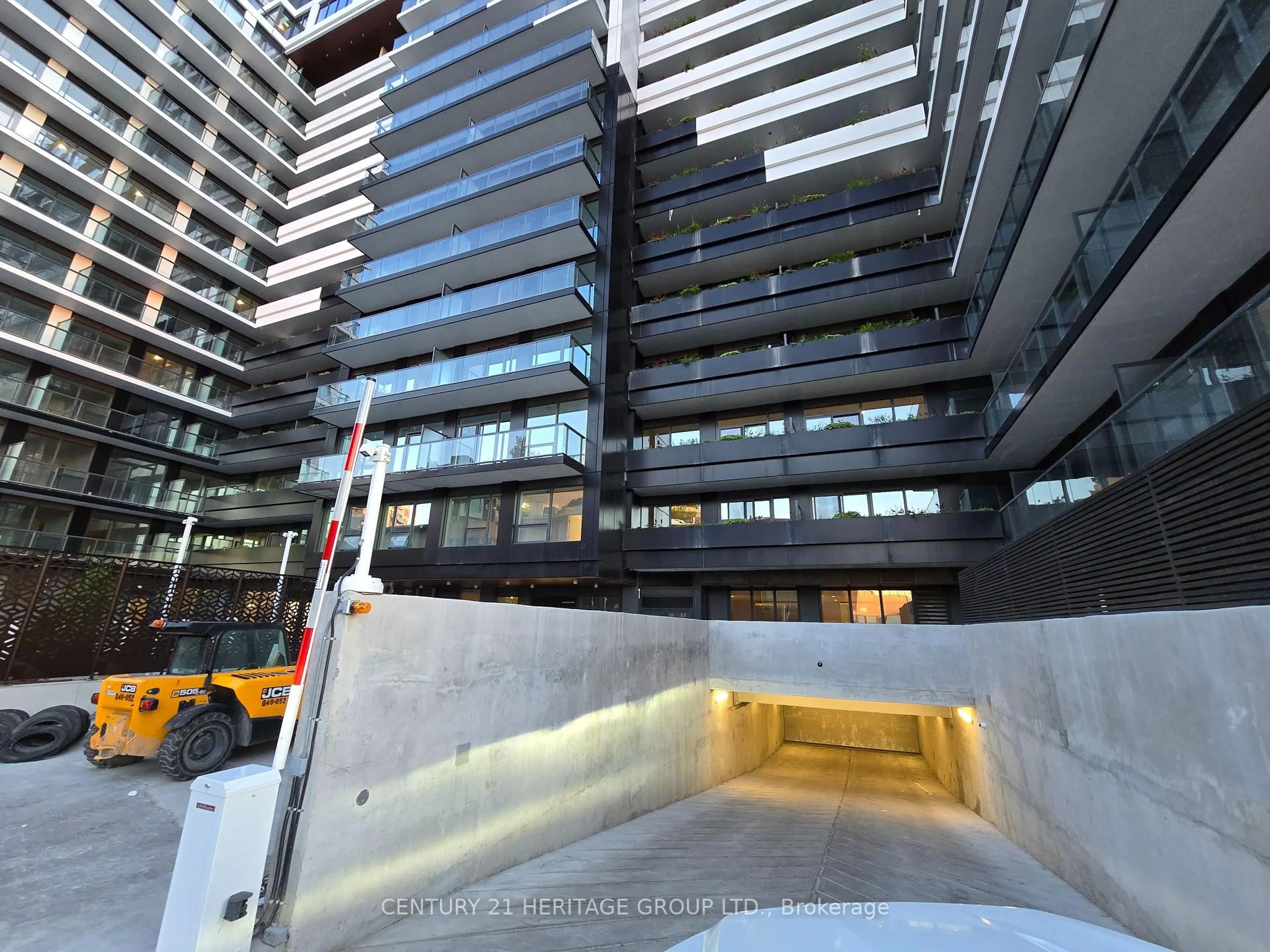 Indoor foyer for 1100 Sheppard Ave #LPH29, Toronto Ontario M3K 0E4