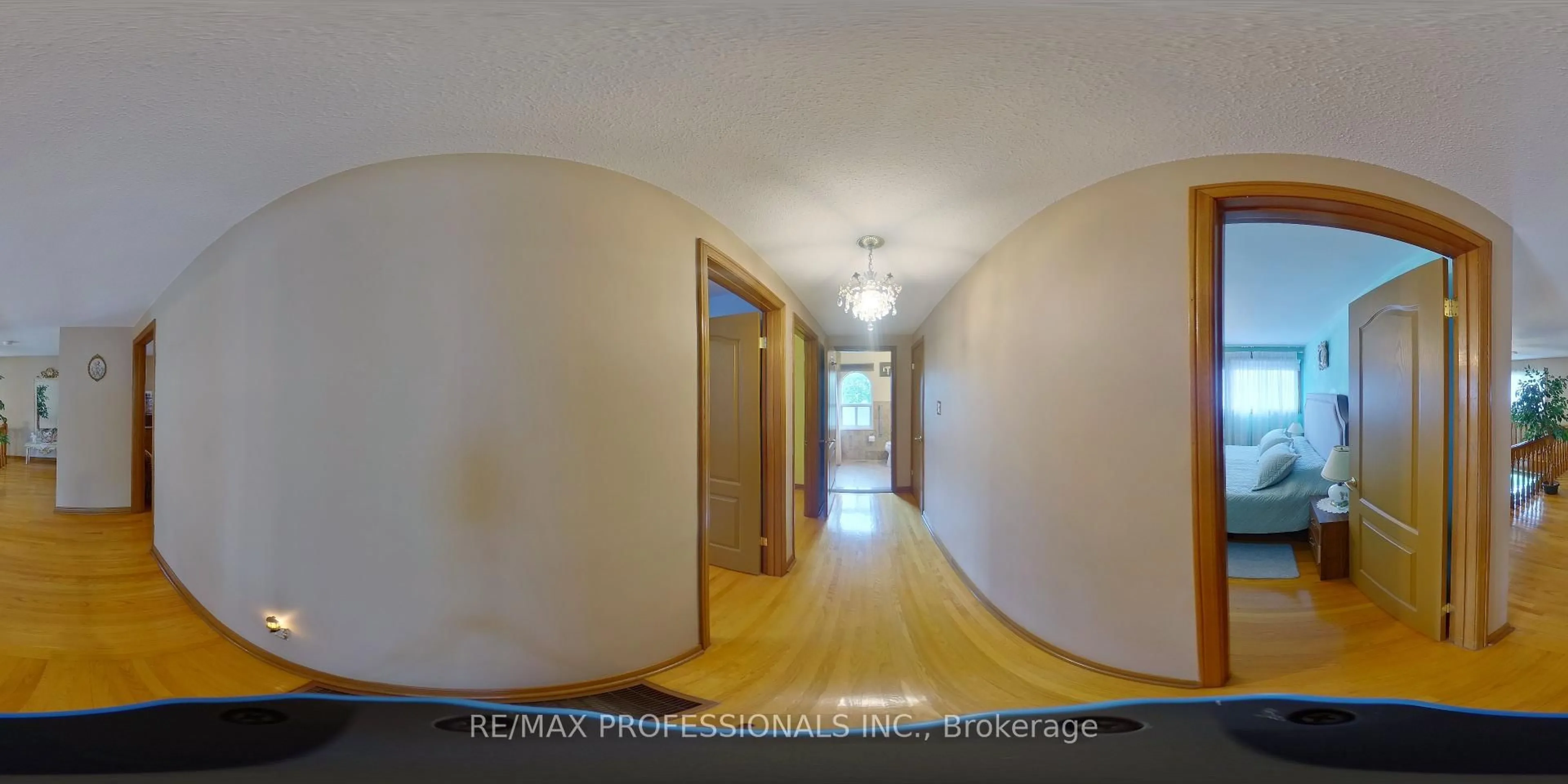 Indoor foyer for 65 Strathburn Blvd, Toronto Ontario M9M 2X8