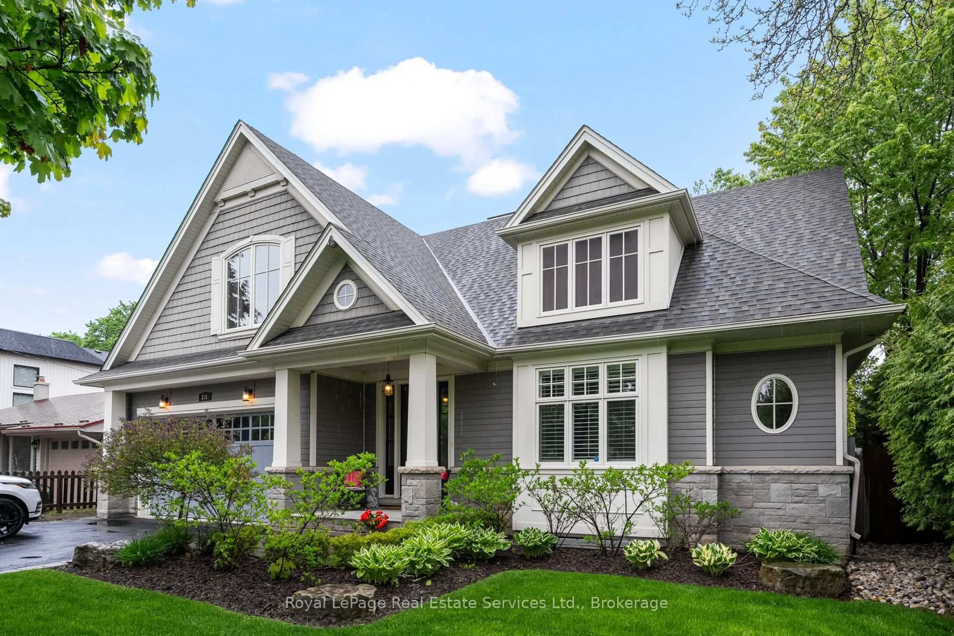 Home with vinyl exterior material, street for 231 Cherryhill Rd, Oakville Ontario L6L 3E3