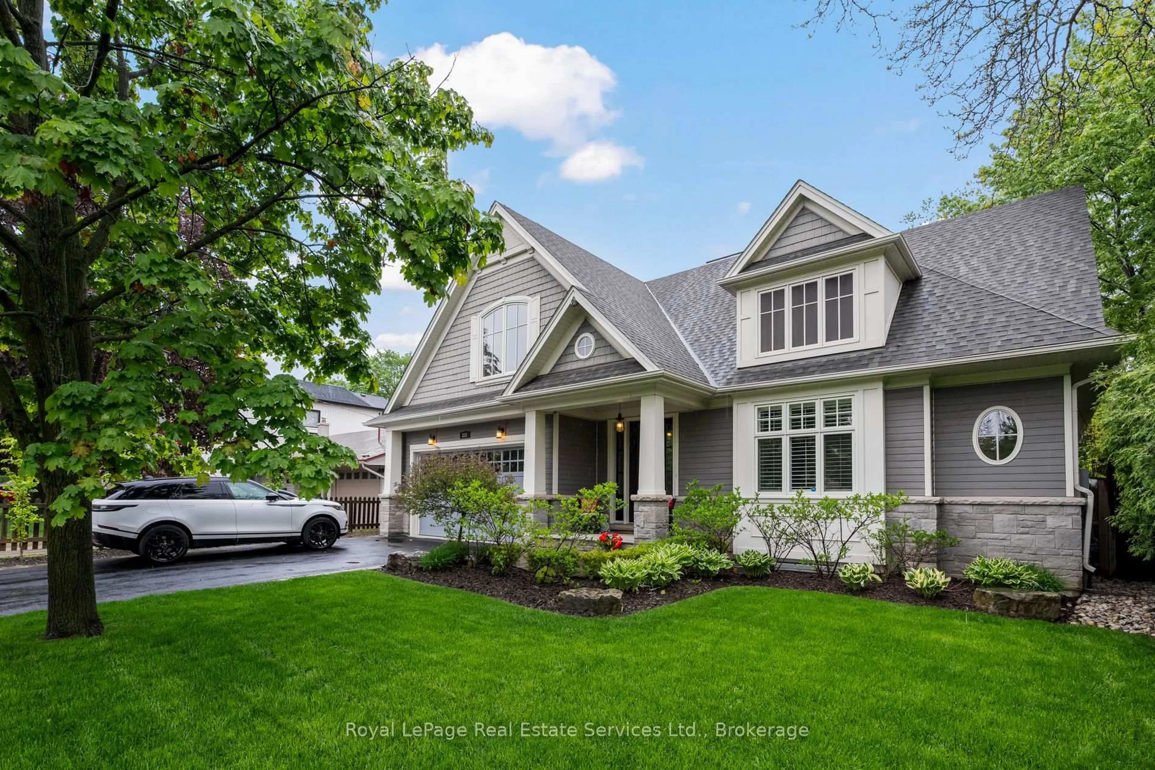 Home with vinyl exterior material, street for 231 Cherryhill Rd, Oakville Ontario L6L 3E3