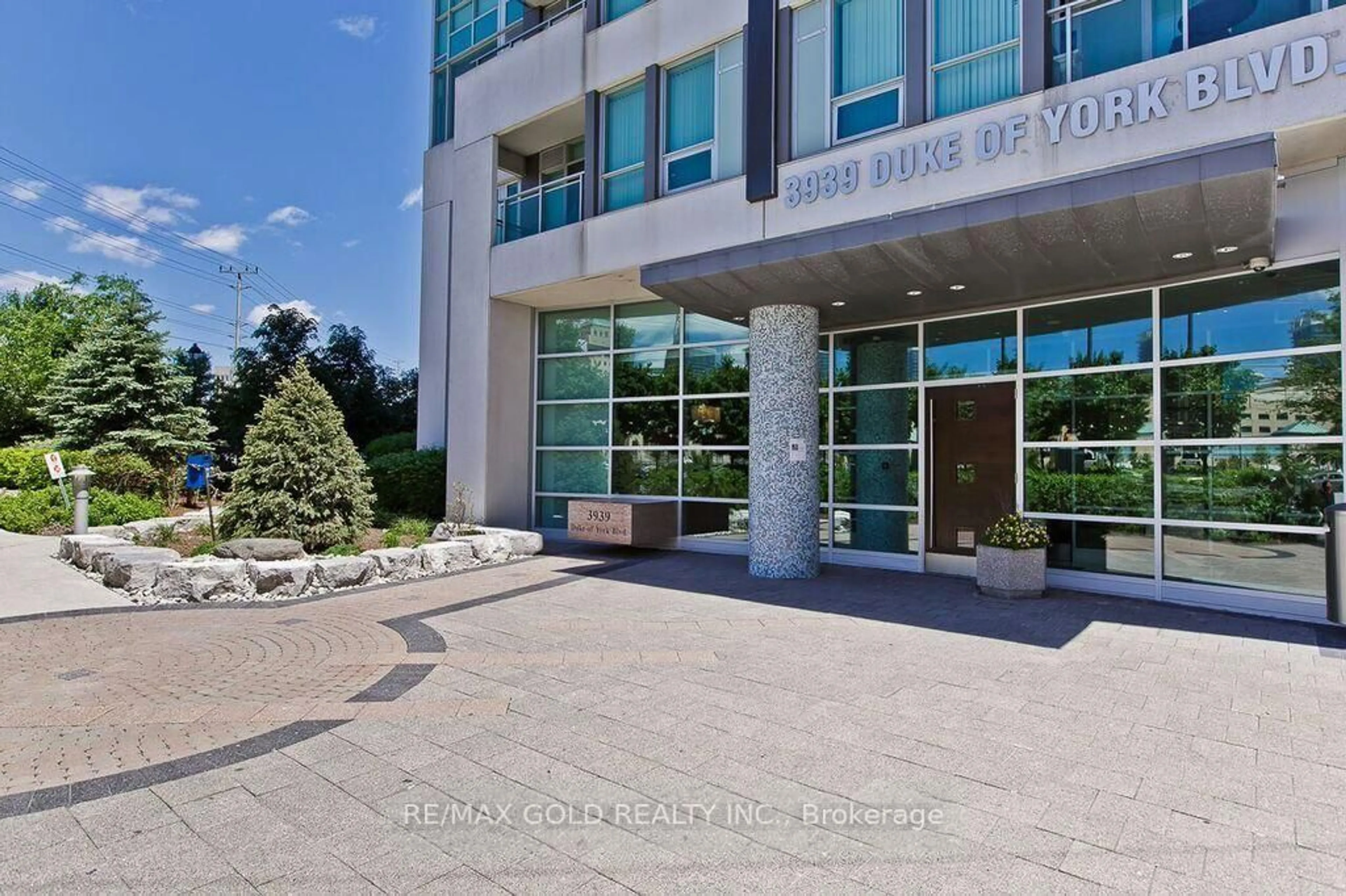 Indoor foyer for 3939 Duke Of York Blvd #1902, Mississauga Ontario L5B 4N2