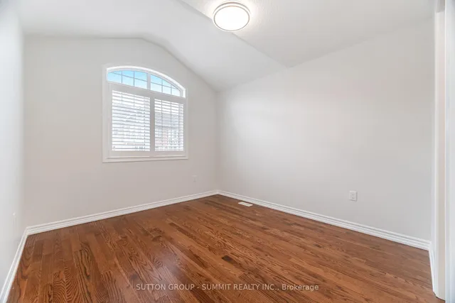 Additional property image - 642 Laking Terr
