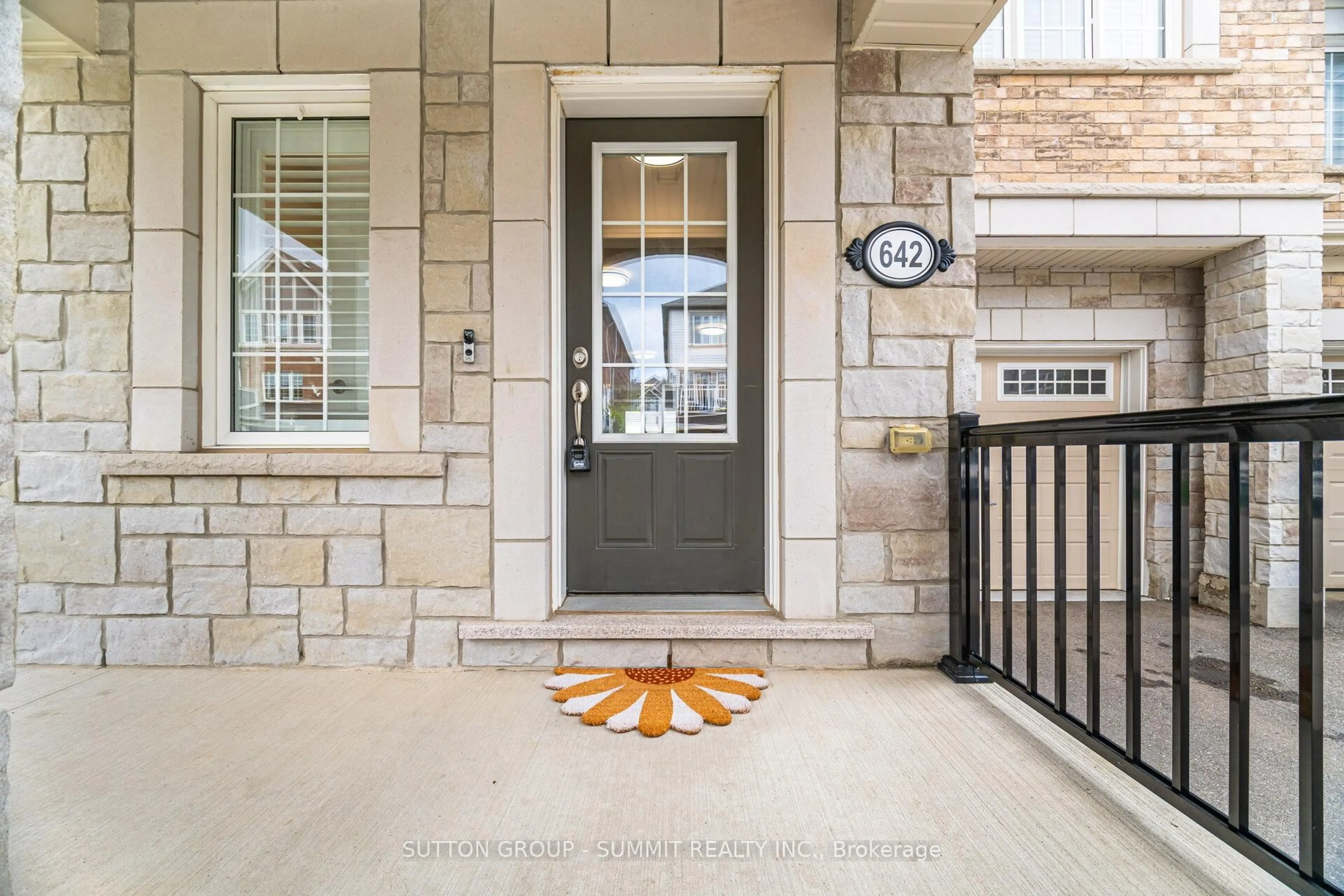 Indoor entryway for 642 Laking Terr, Milton Ontario L9T 9J4