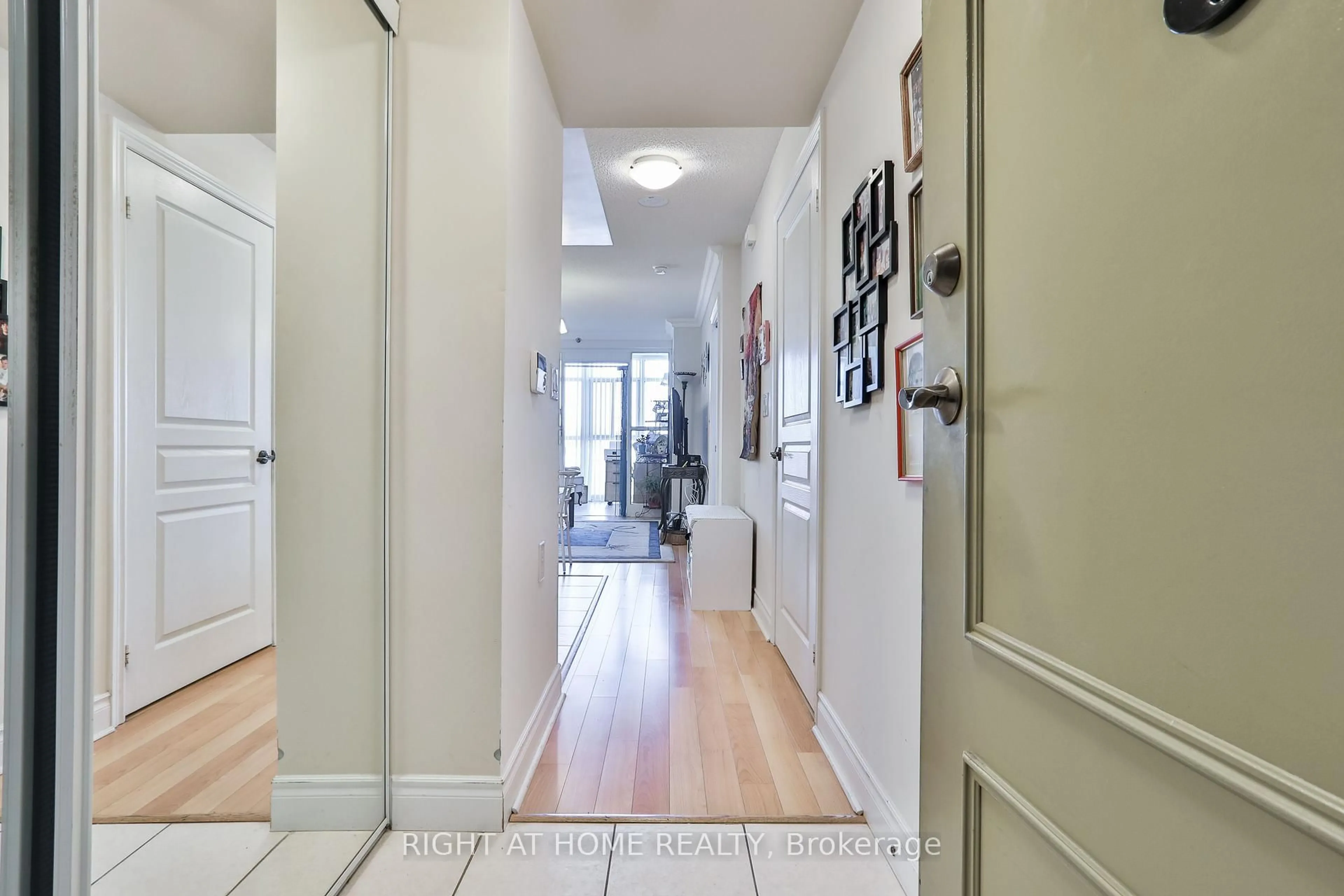 Indoor entryway for 3 Marine Parade Dr #707, Toronto Ontario M8V 3Z5
