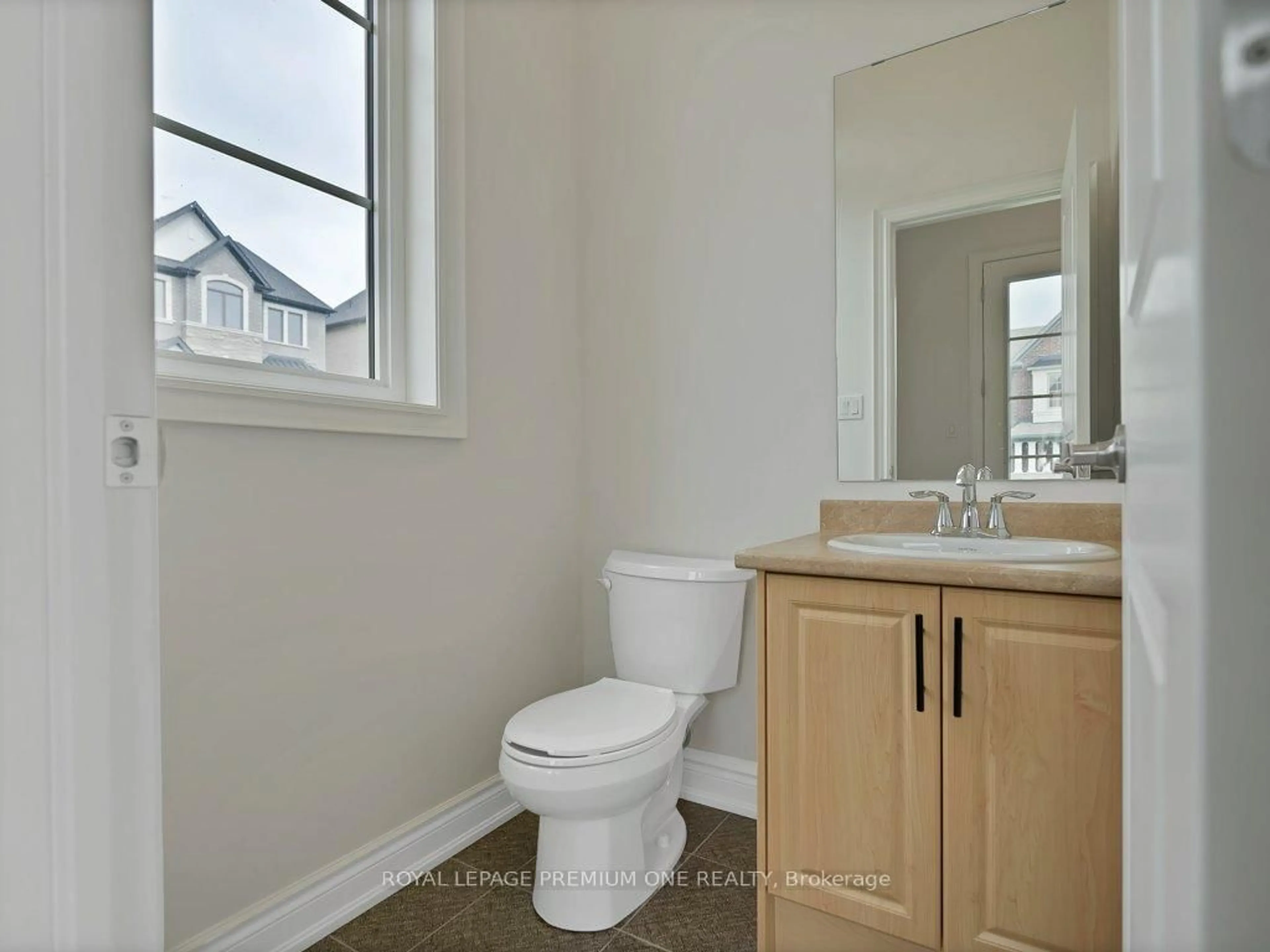 Standard bathroom, unknown for 9 Anne Mckee St, Caledon Ontario L7C 4M8