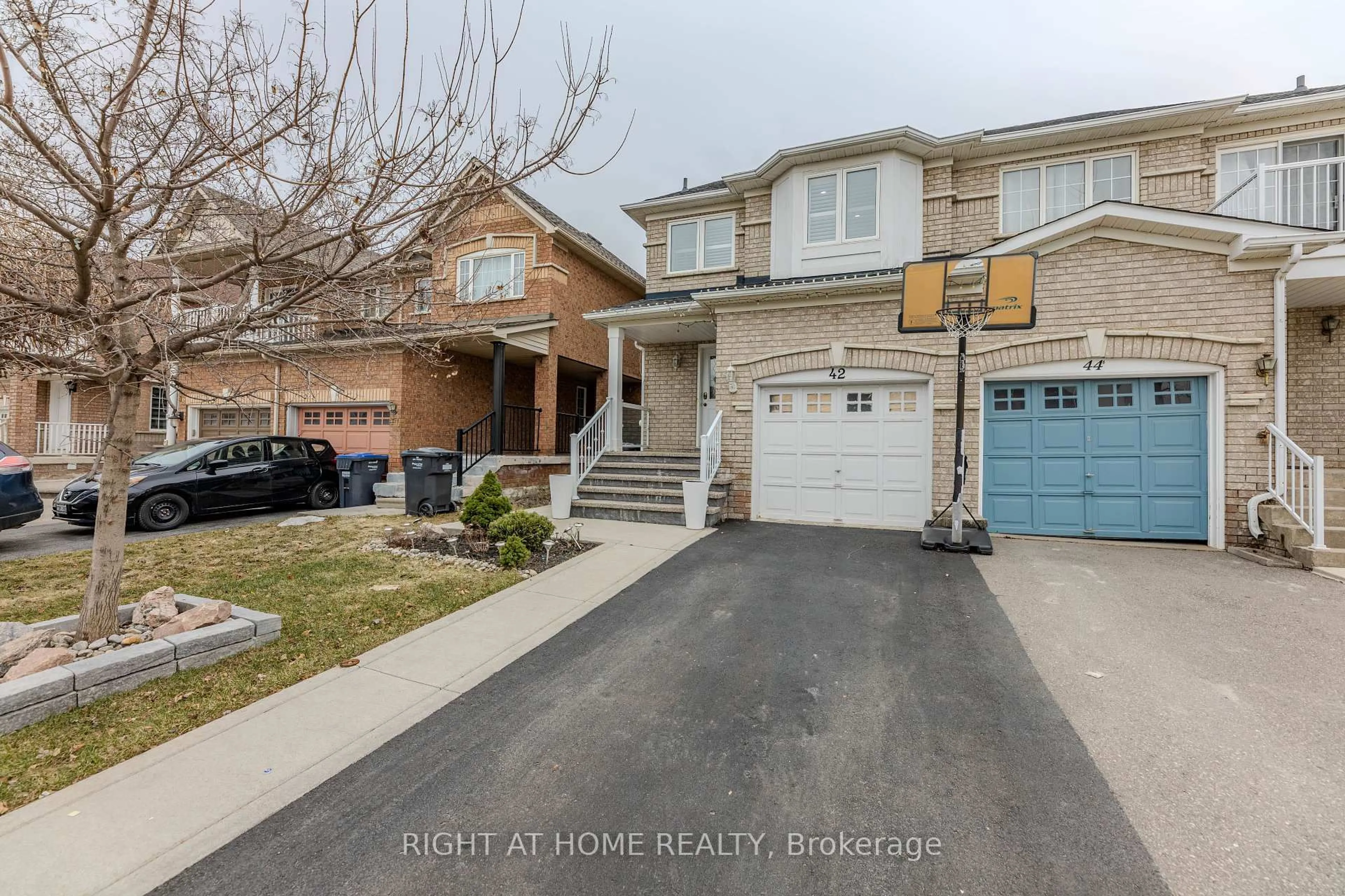 Unknown for 42 Tiller Tr, Brampton Ontario L6X 4S6