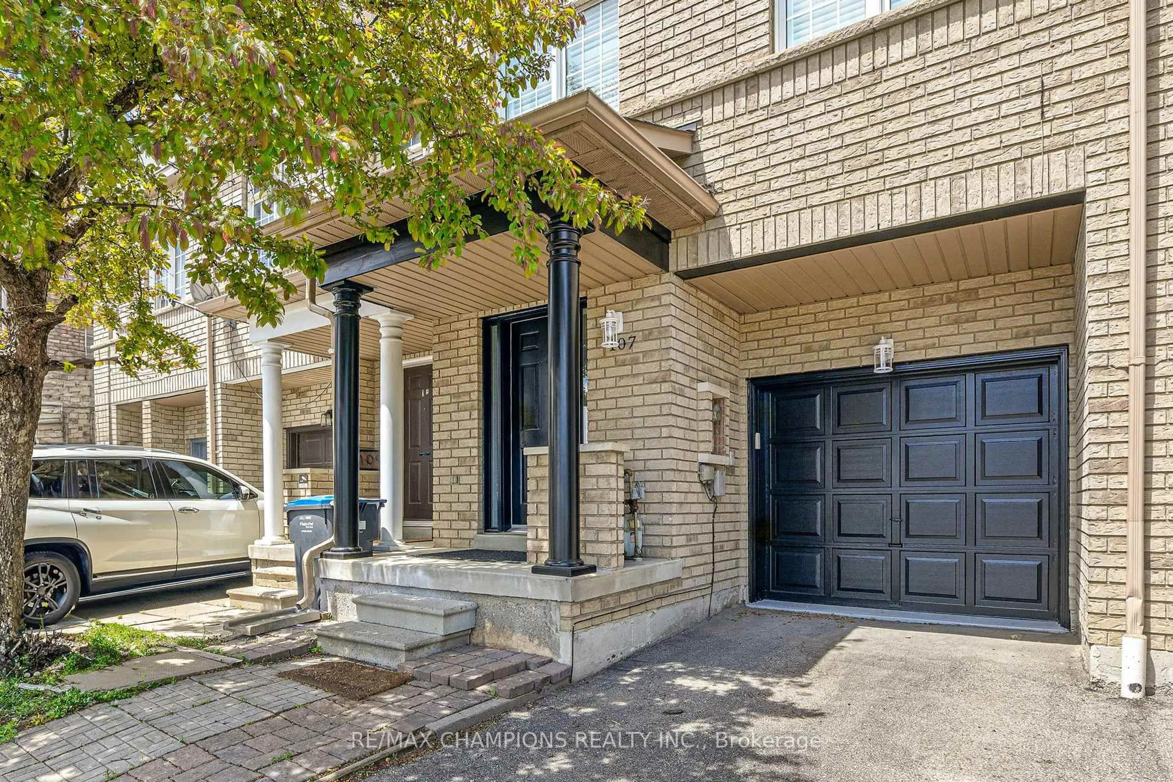 Home with brick exterior material, street for 7035 Rexwood Rd #107, Mississauga Ontario L4T 4M6