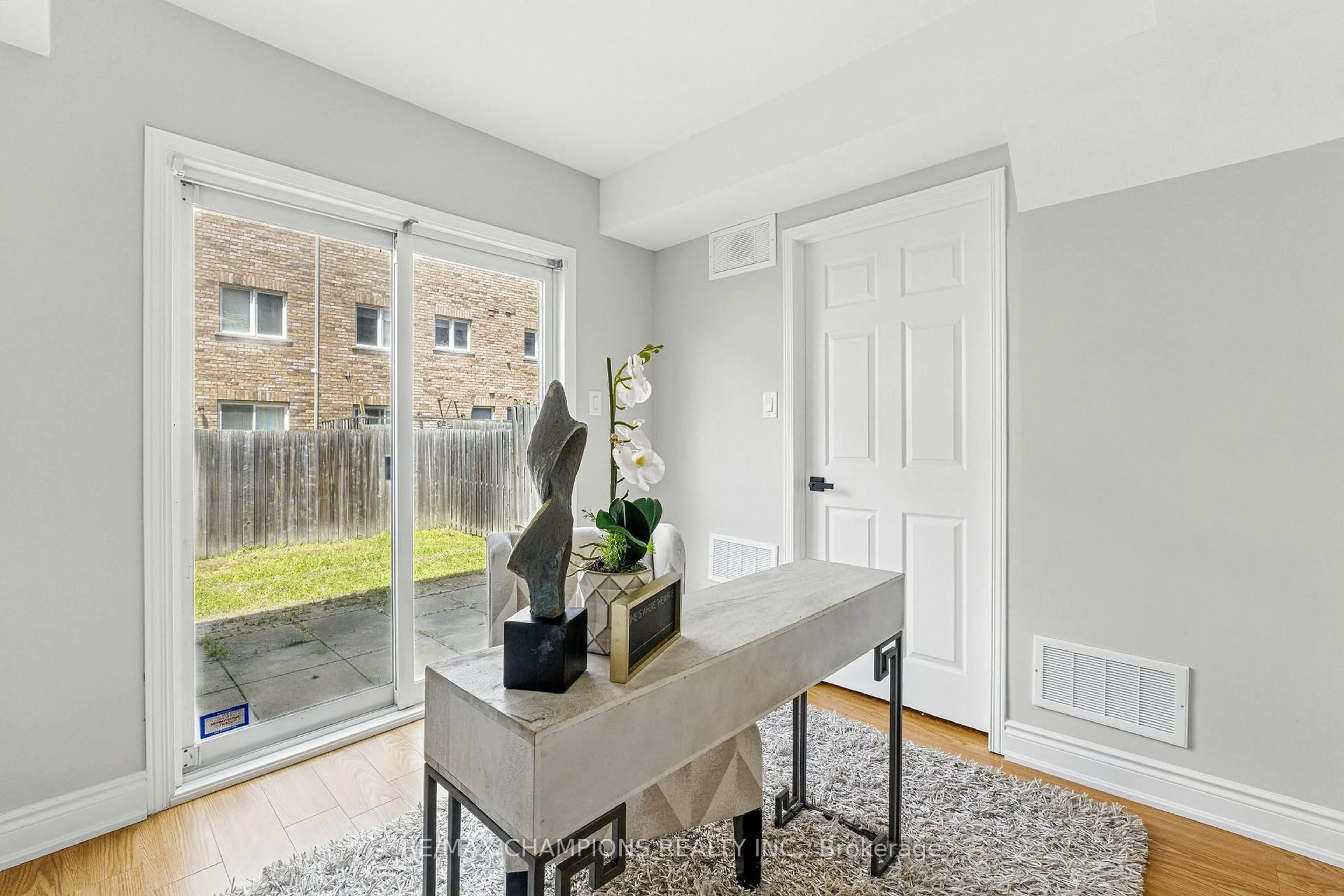 Indoor entryway for 7035 Rexwood Rd #107, Mississauga Ontario L4T 4M6