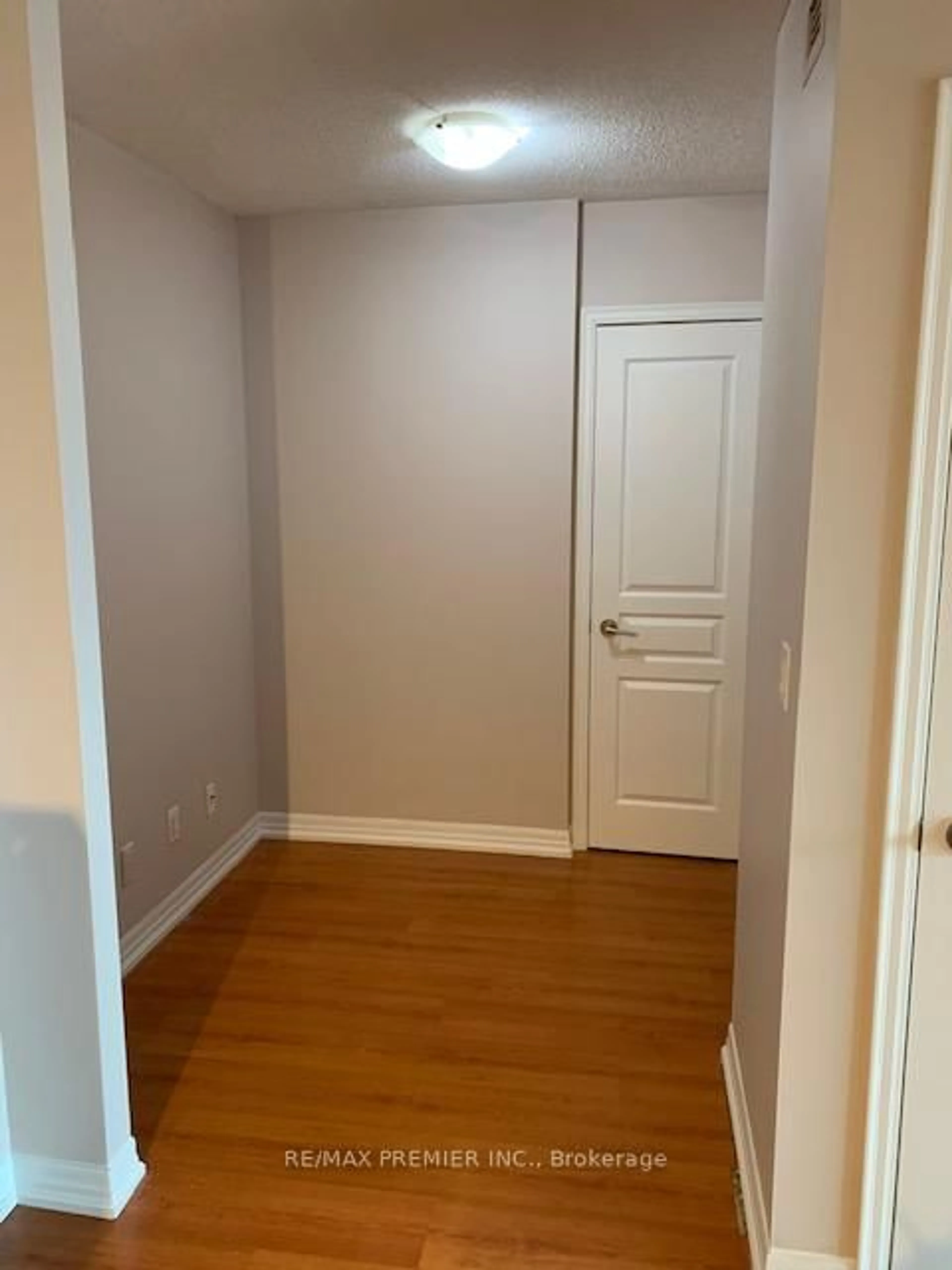 A pic of a room for 1403 Royal York Rd #810, Toronto Ontario M9P 0A1