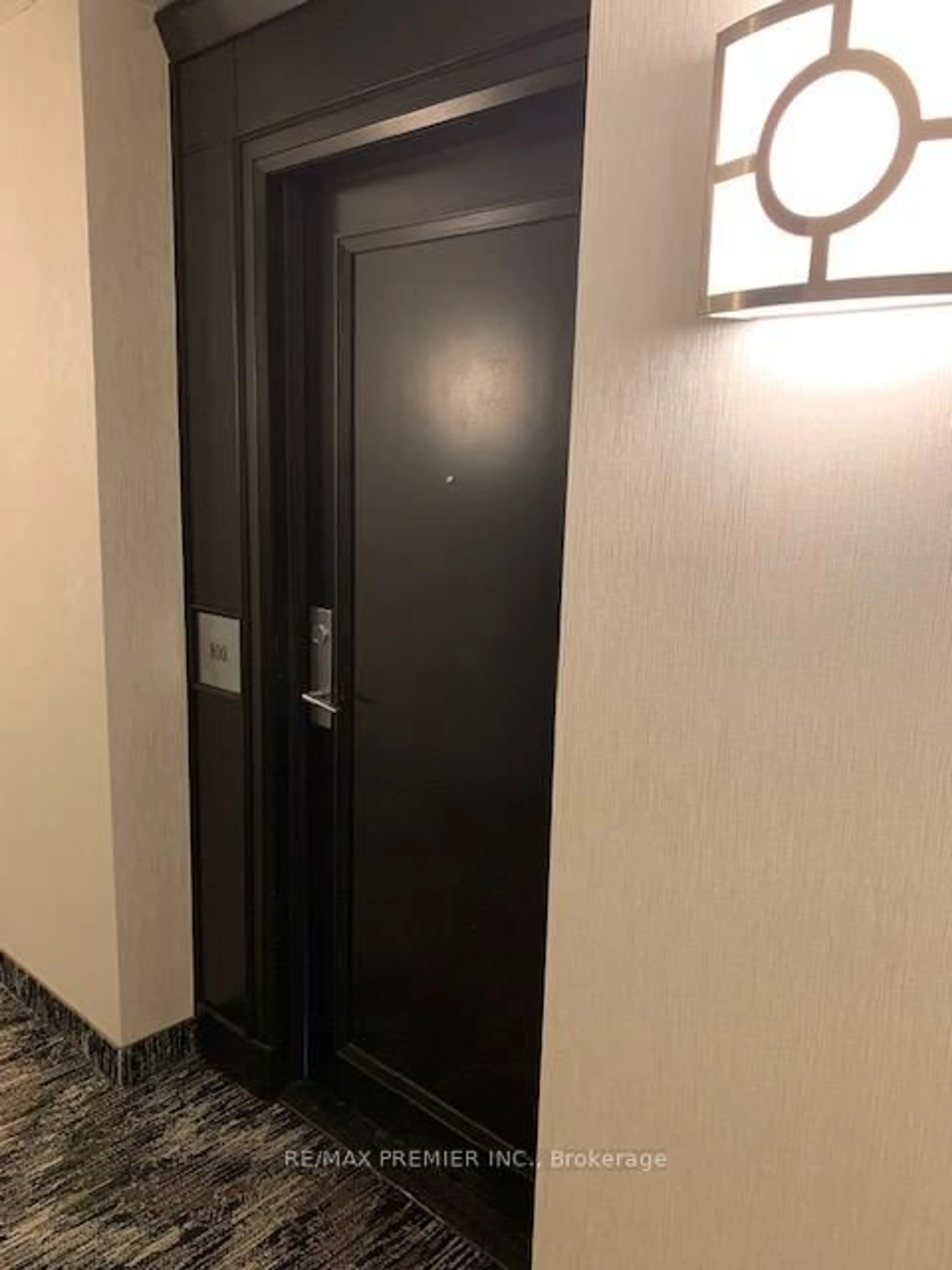 Indoor foyer for 1403 Royal York Rd #810, Toronto Ontario M9P 0A1
