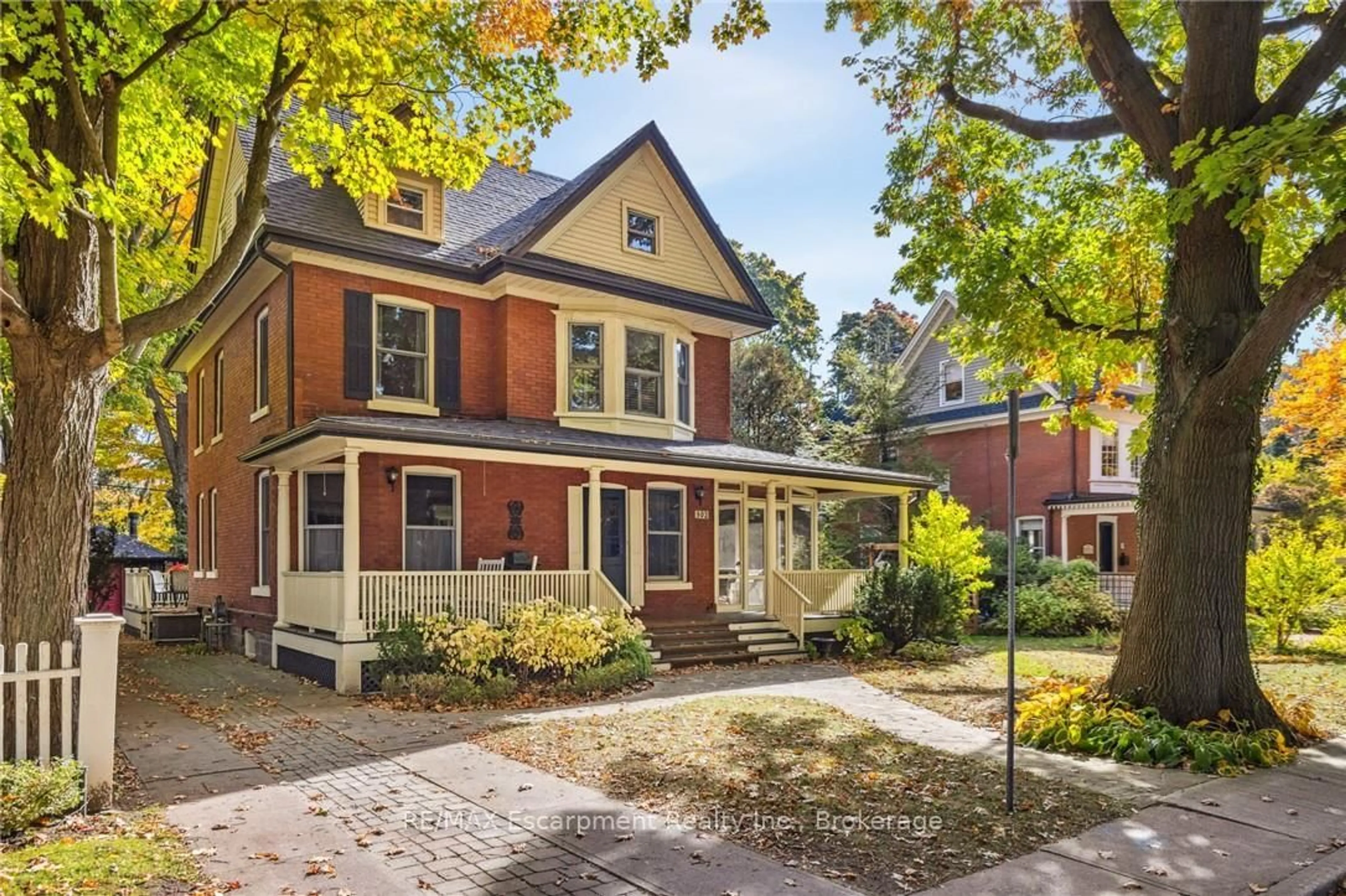 Home with brick exterior material, street for 302 William St, Oakville Ontario L6J 1E4