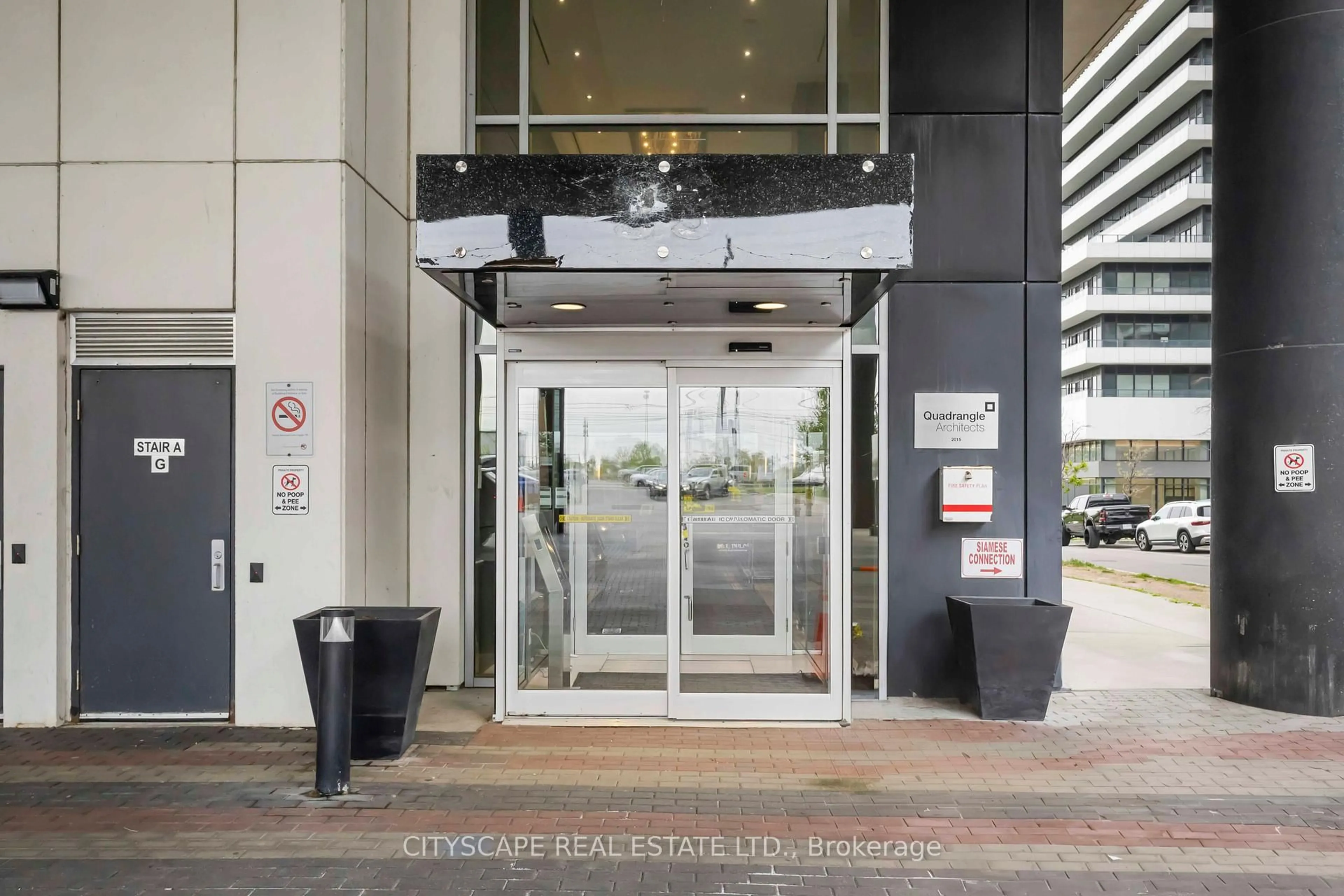Indoor foyer for 33 SHORE BREEZE Dr #3405, Toronto Ontario M8V 0G1