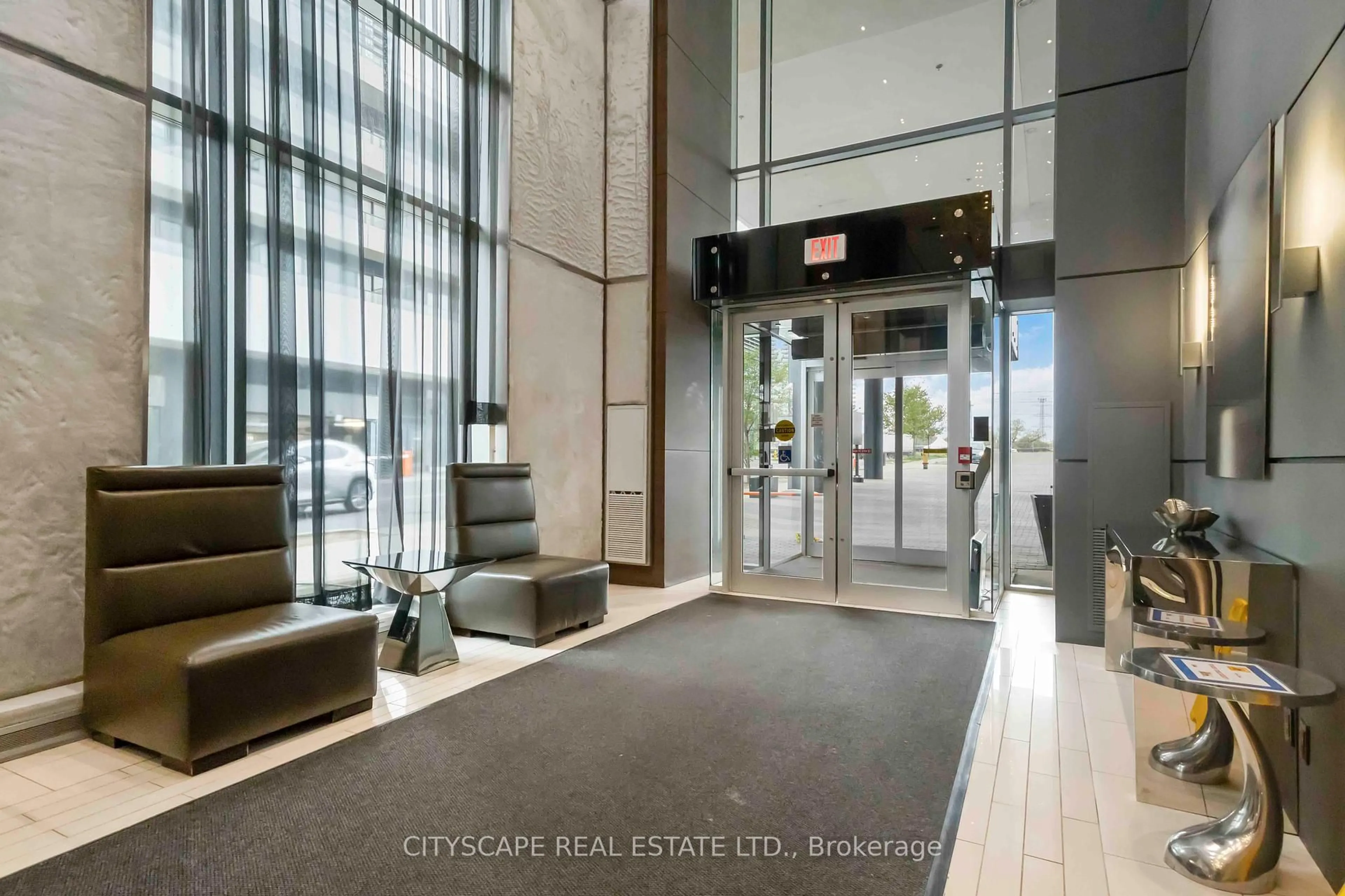 Indoor foyer for 33 SHORE BREEZE Dr #3405, Toronto Ontario M8V 0G1