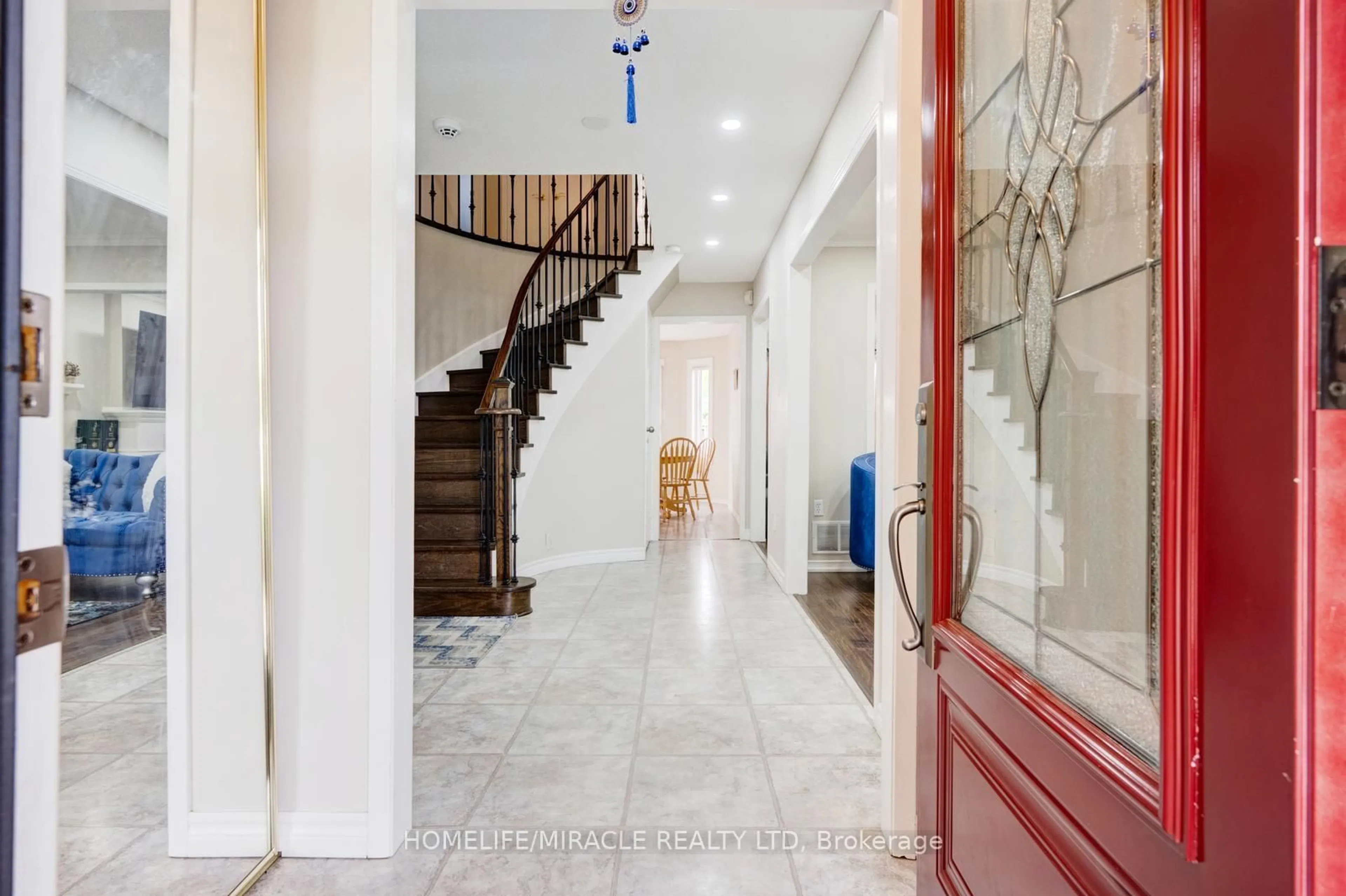 Indoor foyer for 309 Conestoga Dr, Brampton Ontario L6Z 2T4
