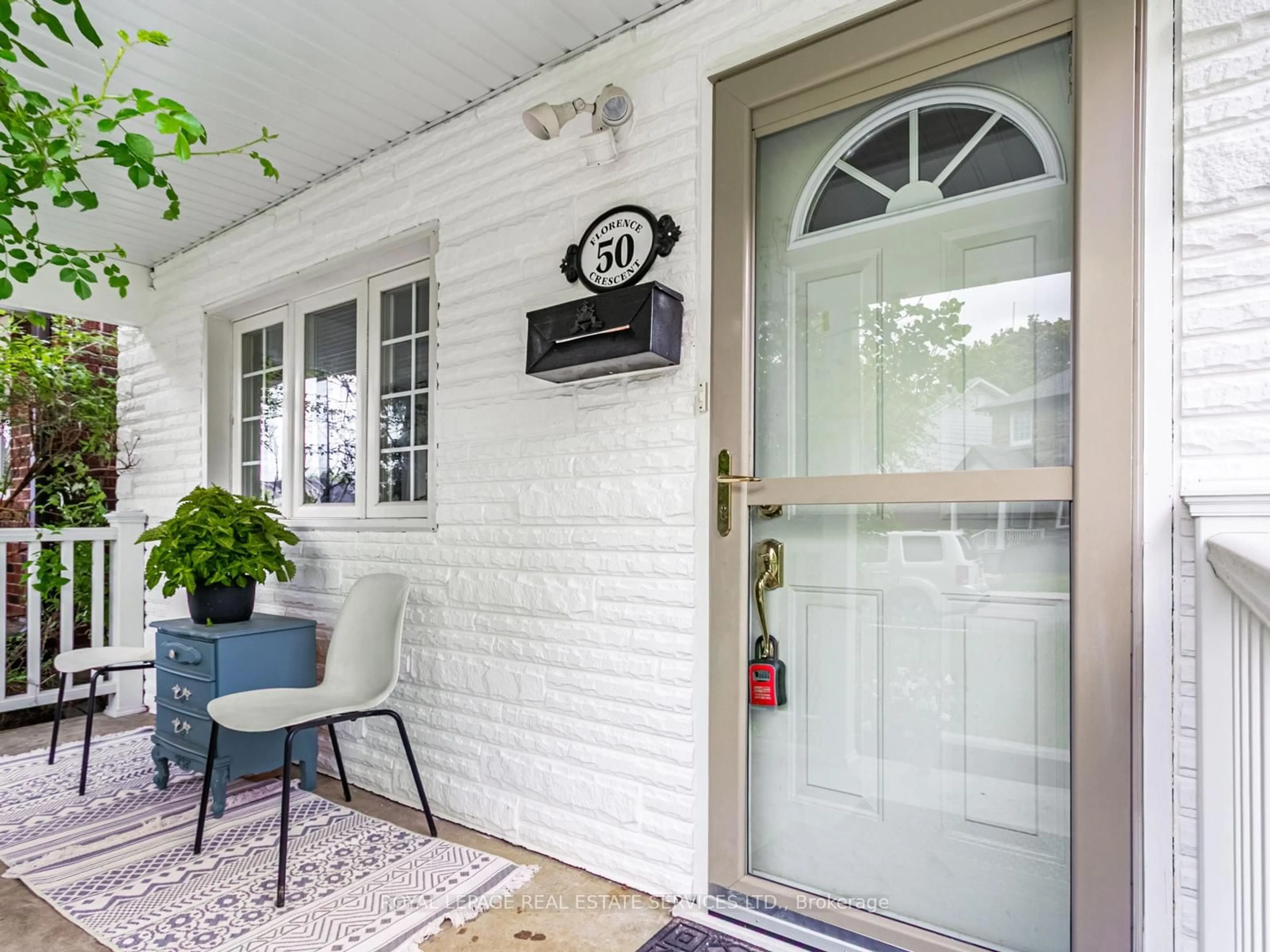Indoor entryway for 50 Florence Cres, Toronto Ontario M6N 4E5