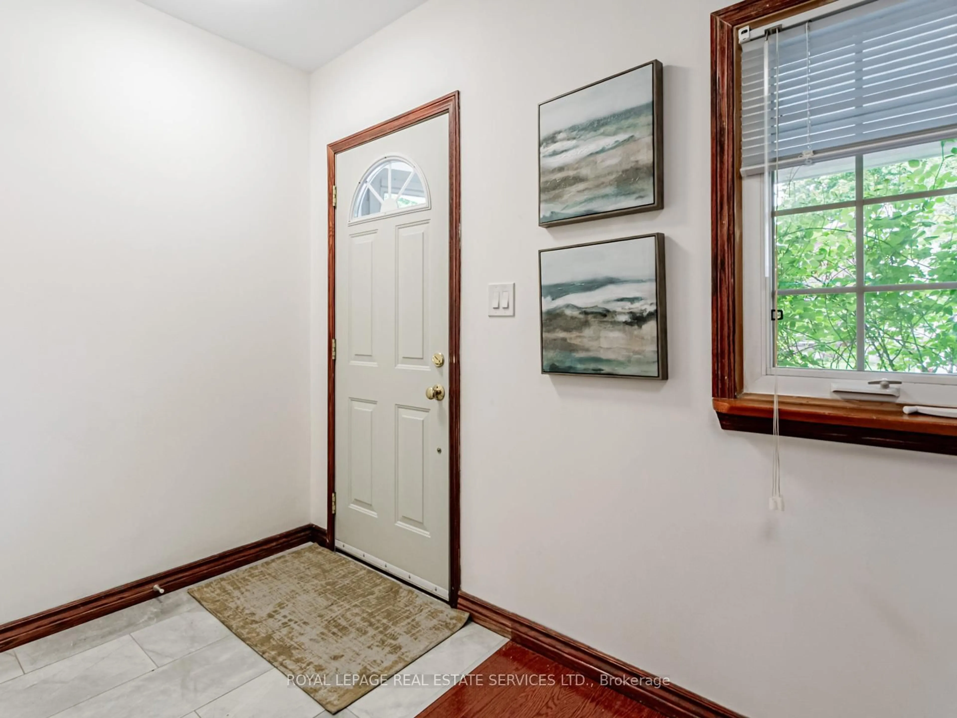 Indoor entryway for 50 Florence Cres, Toronto Ontario M6N 4E5