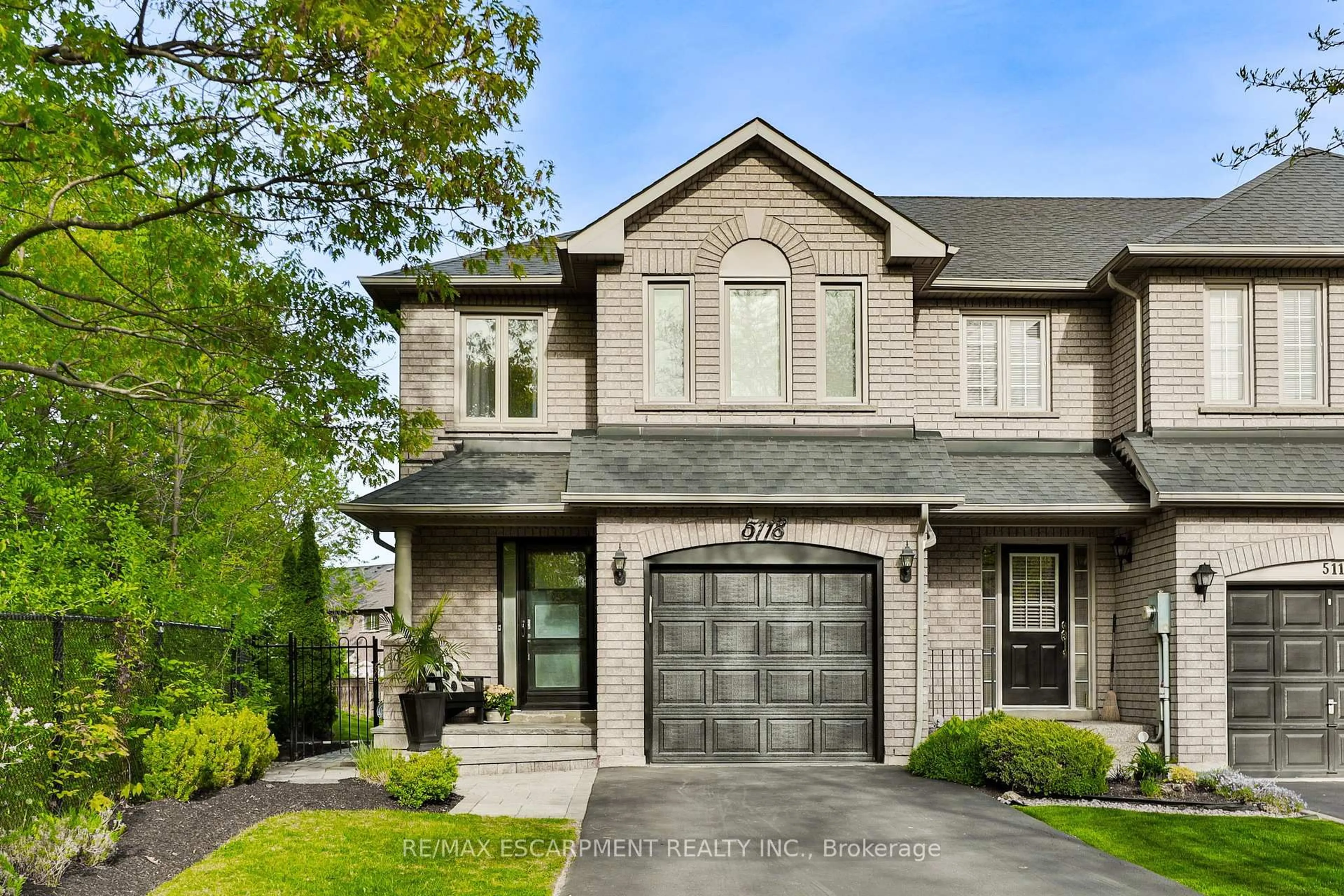 Home with brick exterior material, street for 5118 Tree Crt, Burlington Ontario L7L 6K3