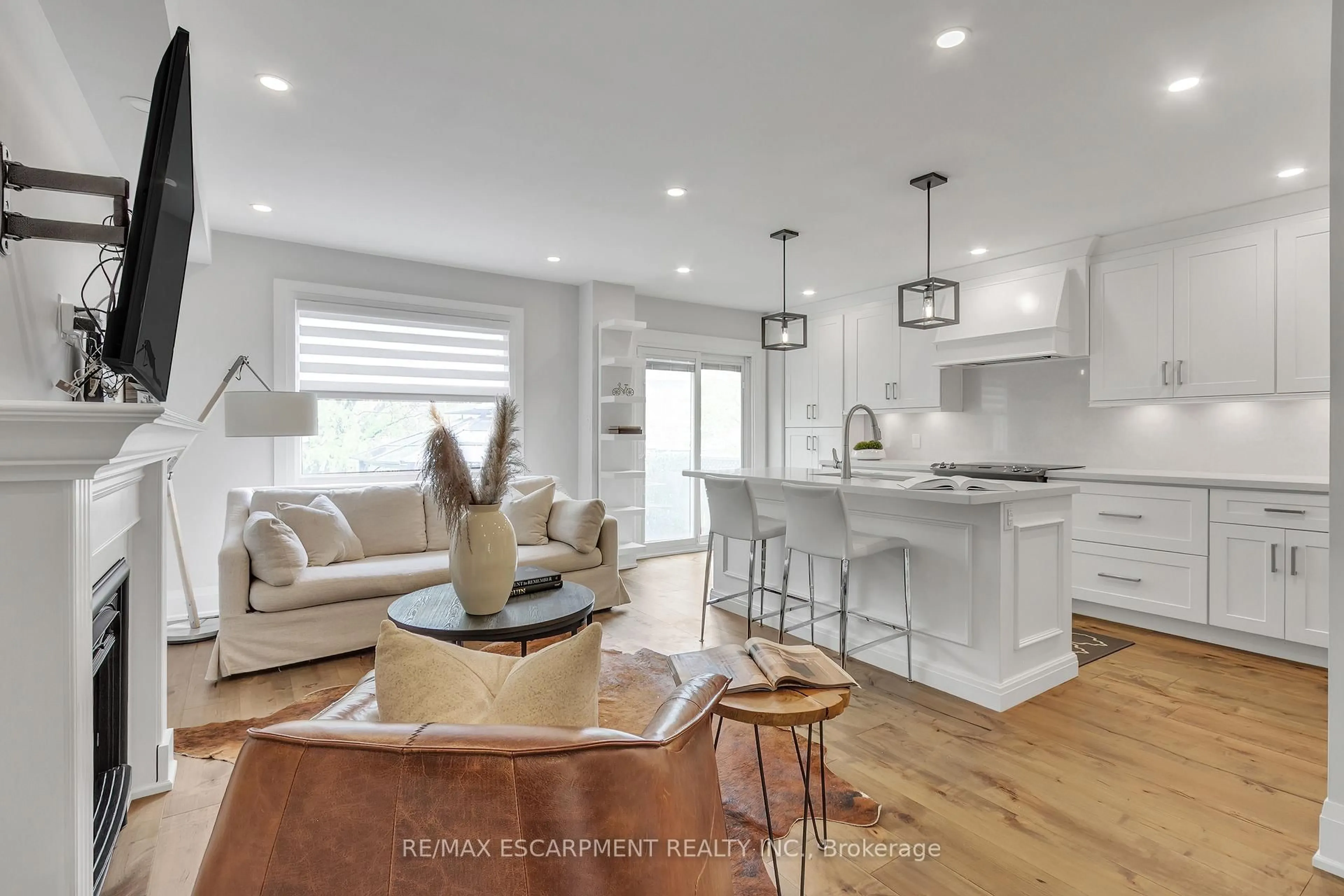 Open concept kitchen, unknown for 5118 Tree Crt, Burlington Ontario L7L 6K3