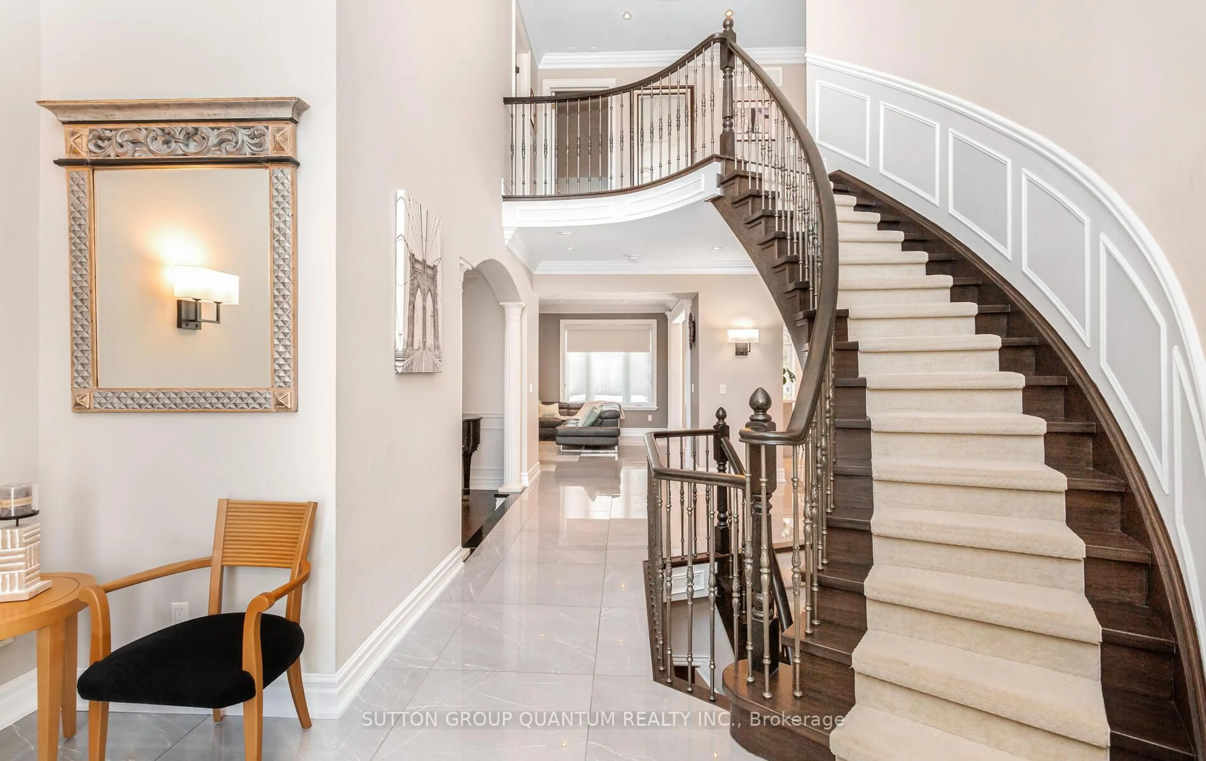 Indoor foyer for 3868 O'Neil Gate, Mississauga Ontario L5L 5X6