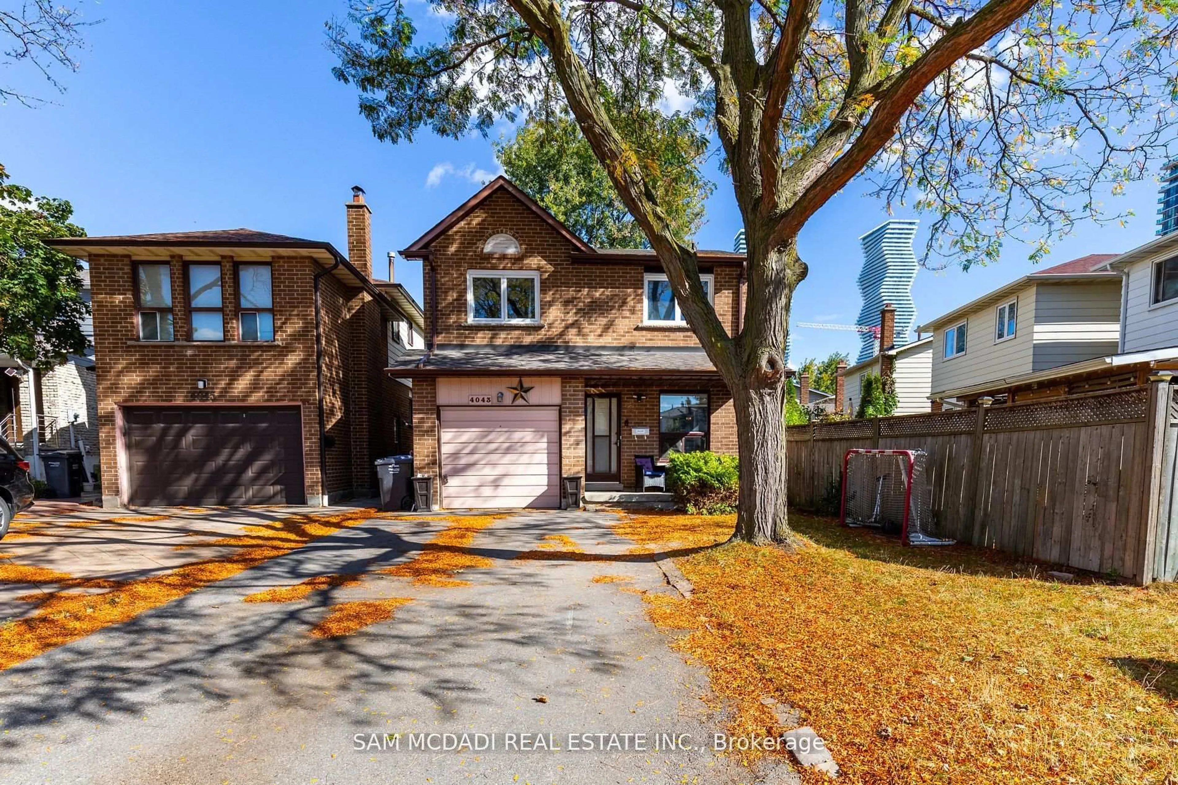 Home with brick exterior material, street for 4043 Pavillion Crt, Mississauga Ontario L5B 2V9