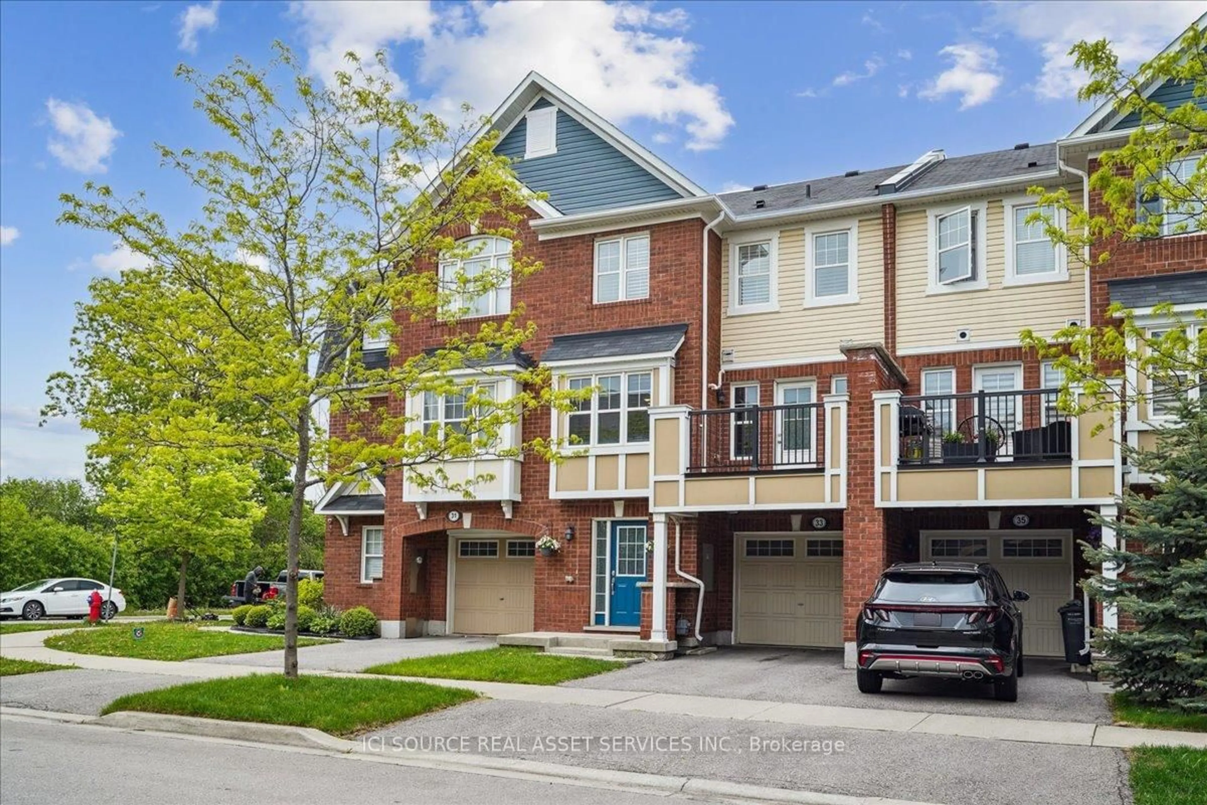 Home with brick exterior material, street for 33 Colonel Frank Ching Cres, Brampton Ontario L6Y 5W6